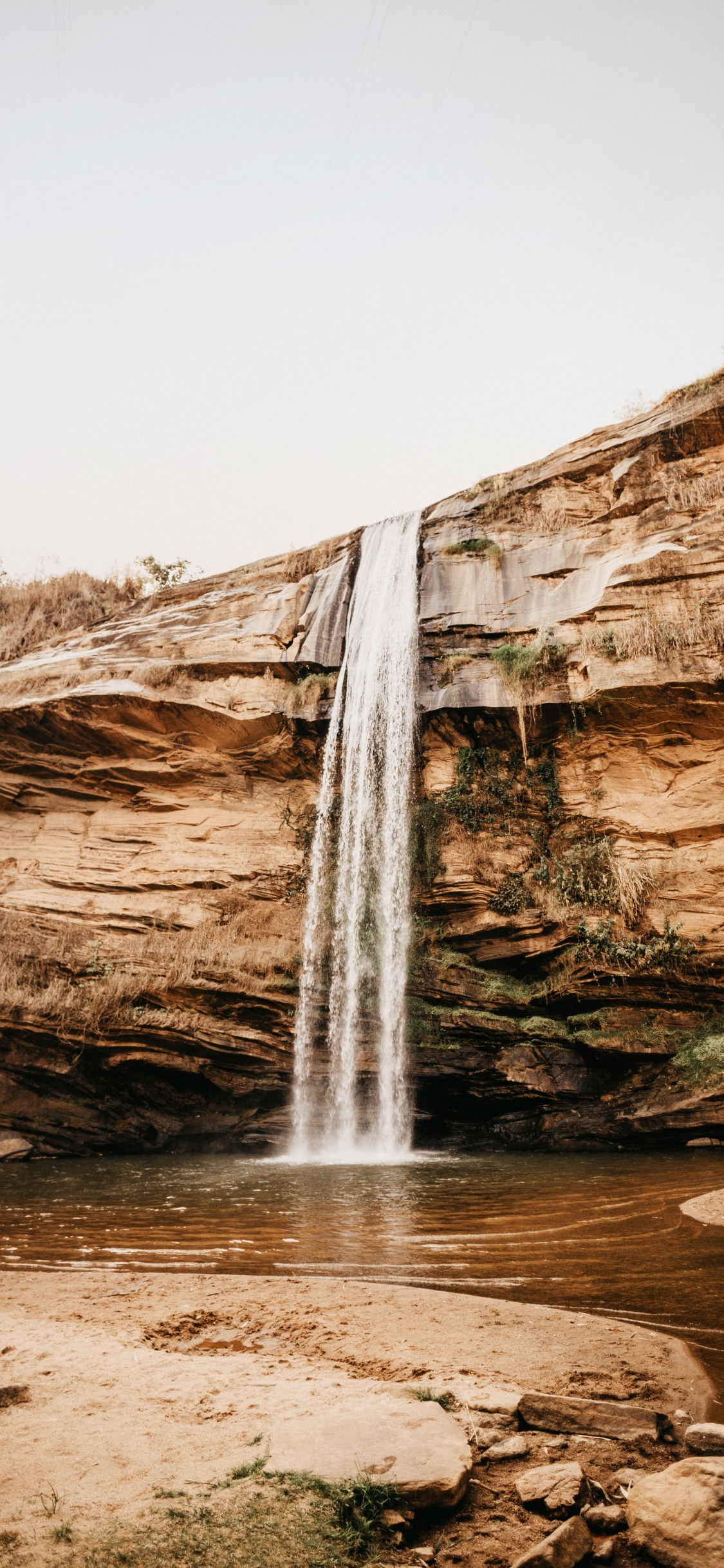 Обои вода, водопад, природа, гидроресурсы, природный ландшафт в разрешении 1125x2436