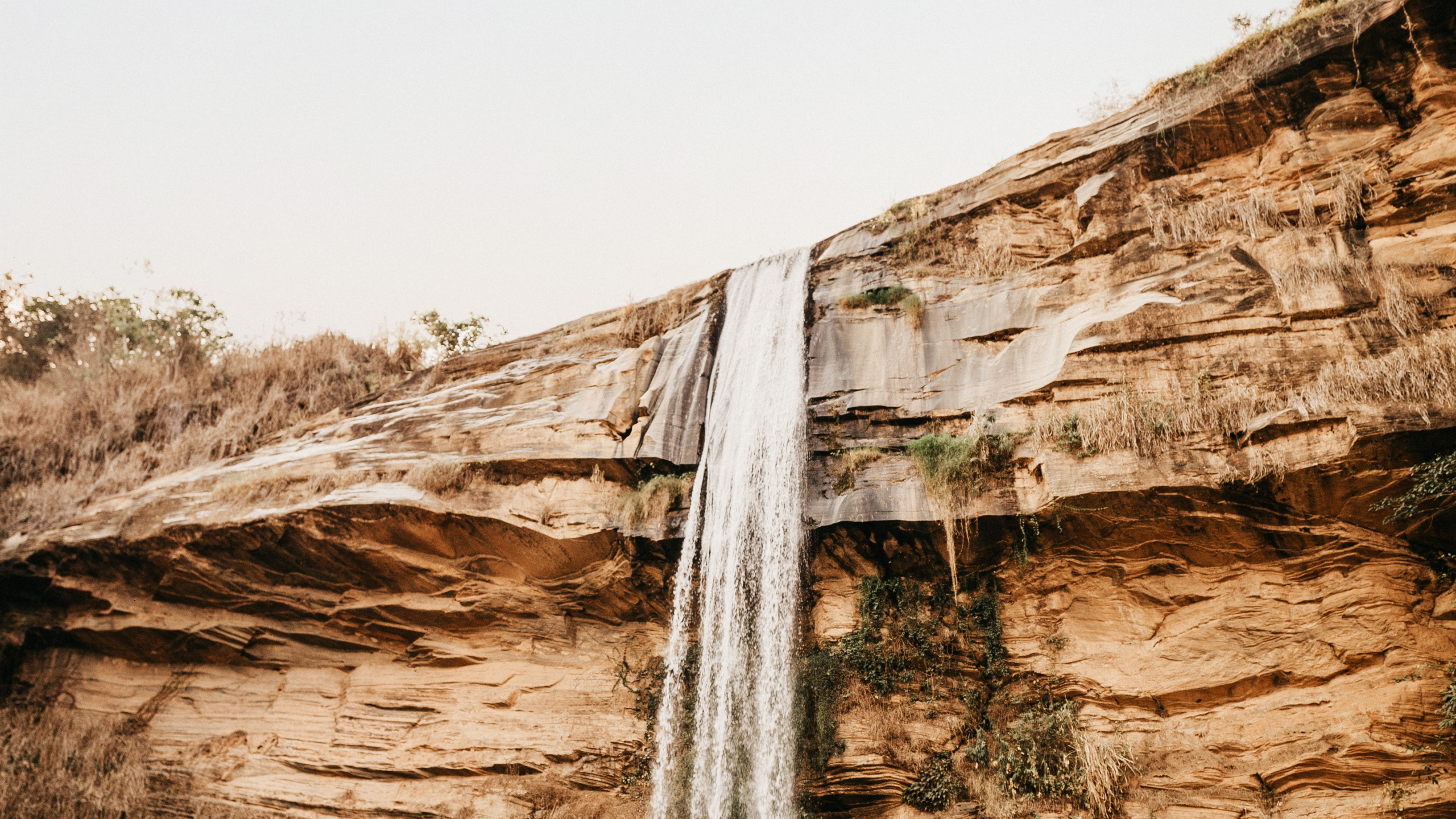 Обои вода, водопад, природа, гидроресурсы, природный ландшафт в разрешении 2560x1440