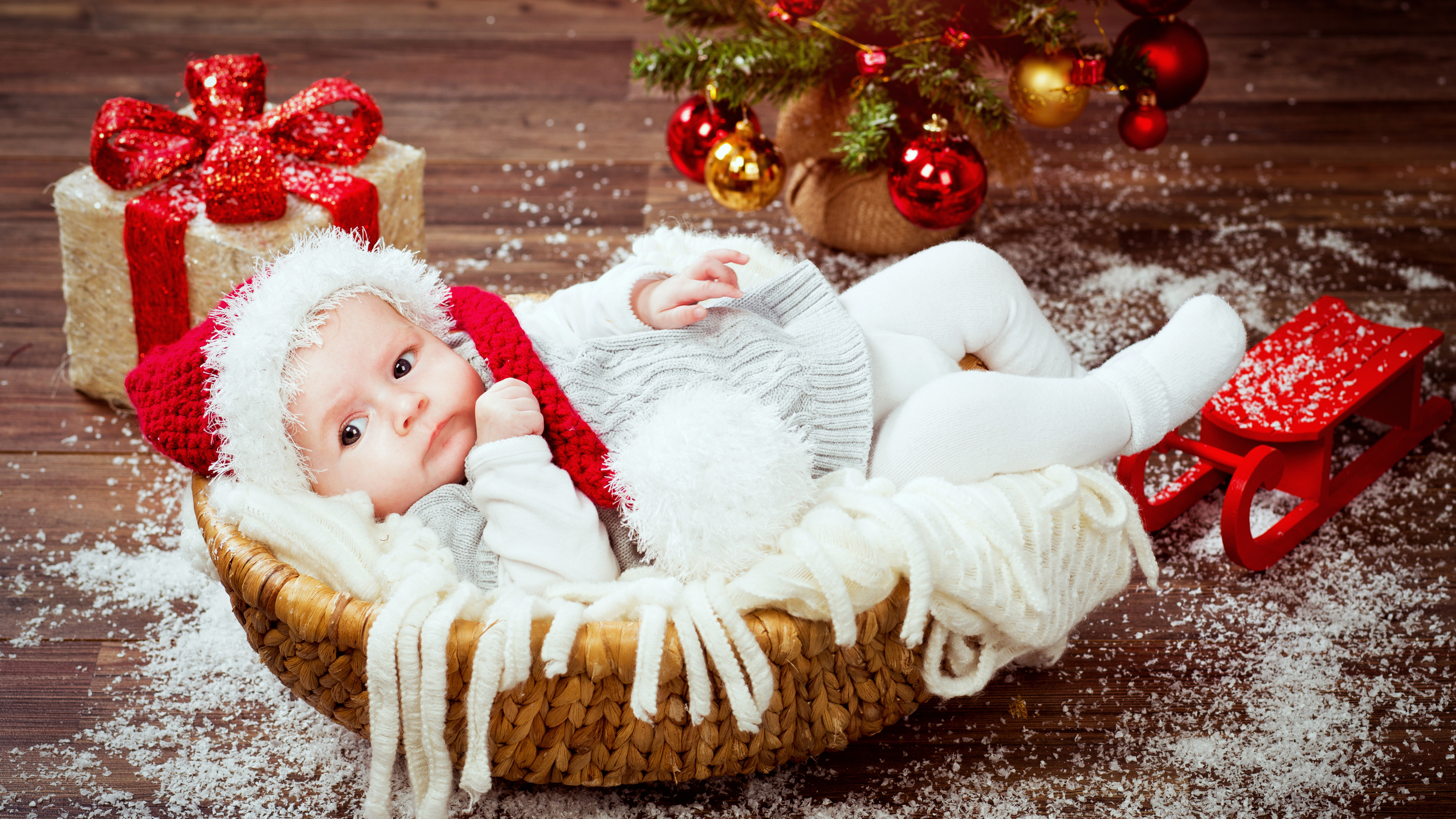 Обои младенец, подарок, Рождественский день, Рождество, Рождественские украшения в разрешении 3840x2160