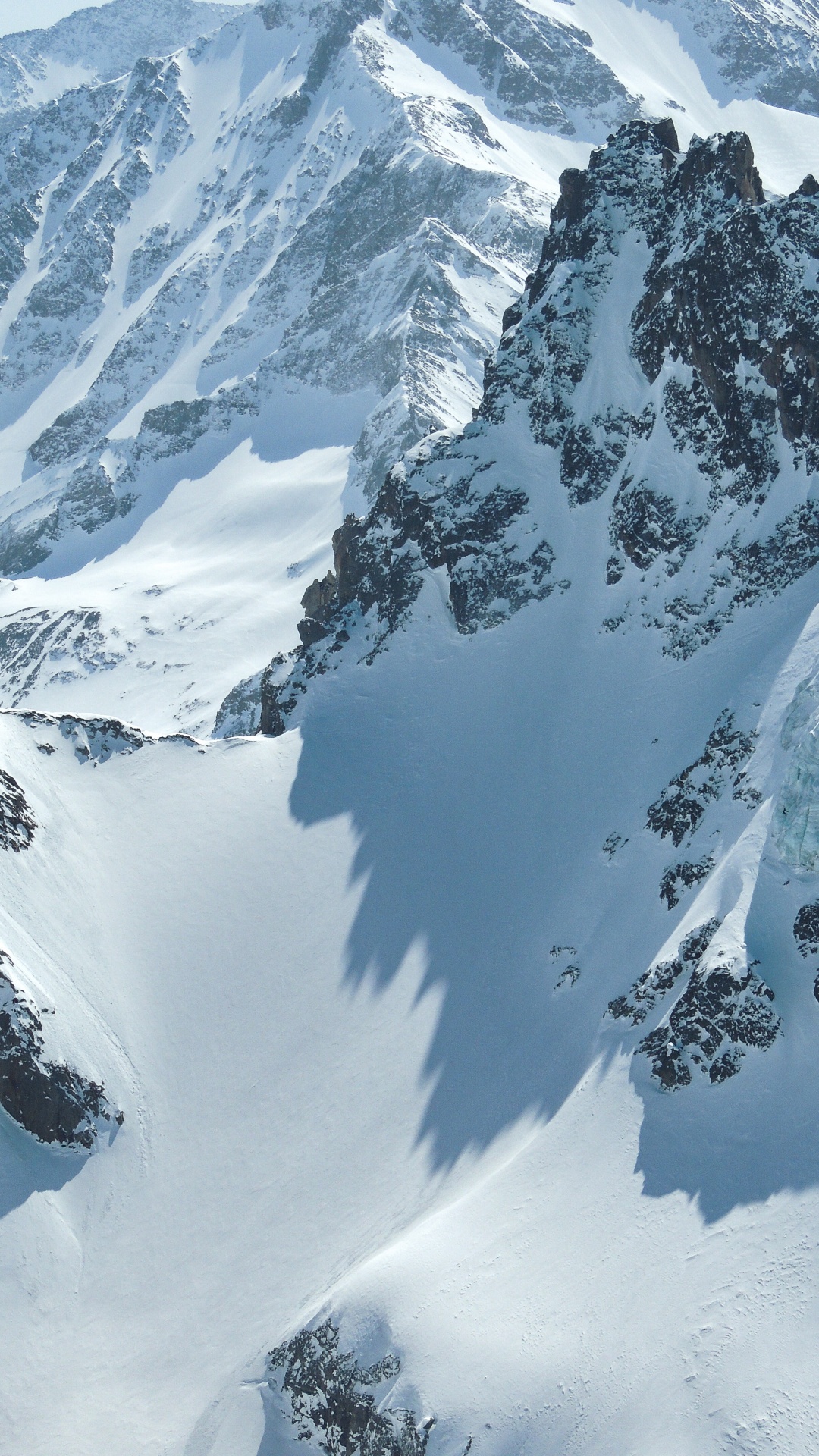 Обои гора, горный рельеф, ледяная форма, горный хребет, массив в разрешении 1080x1920