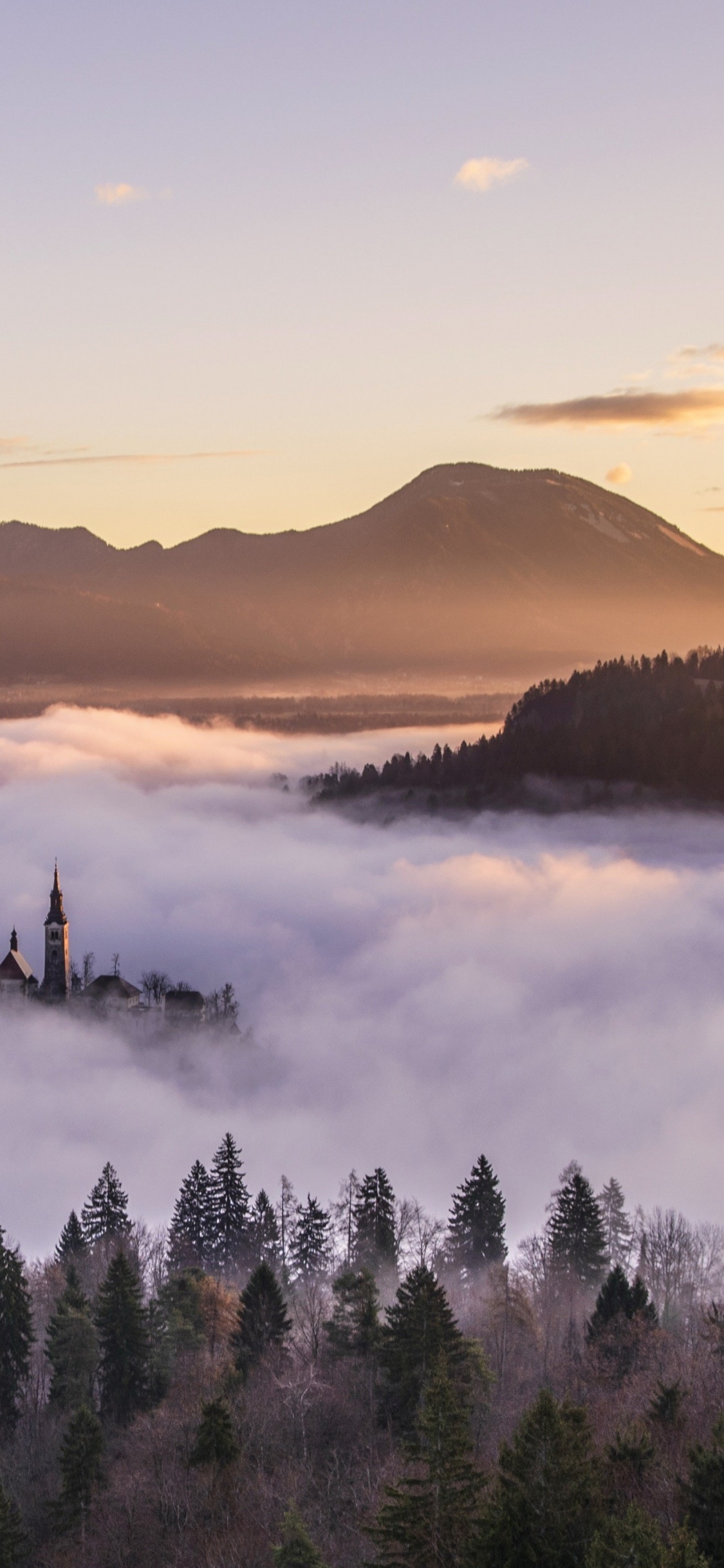 Обои облако, гора, атмосфера, экорегион, вода в разрешении 1125x2436