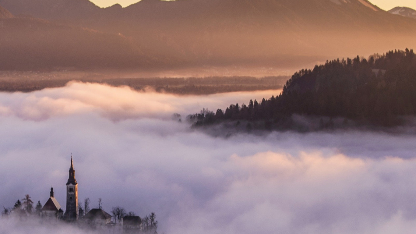 Обои облако, гора, атмосфера, экорегион, вода в разрешении 1366x768