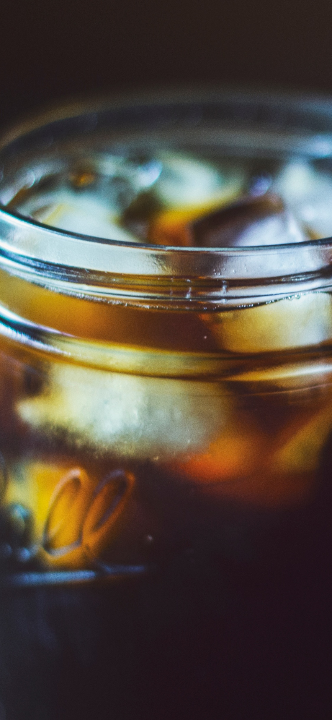 Обои кофе со льдом, кофе, сваренный кофе, кофейня, банка мейсона в разрешении 1125x2436