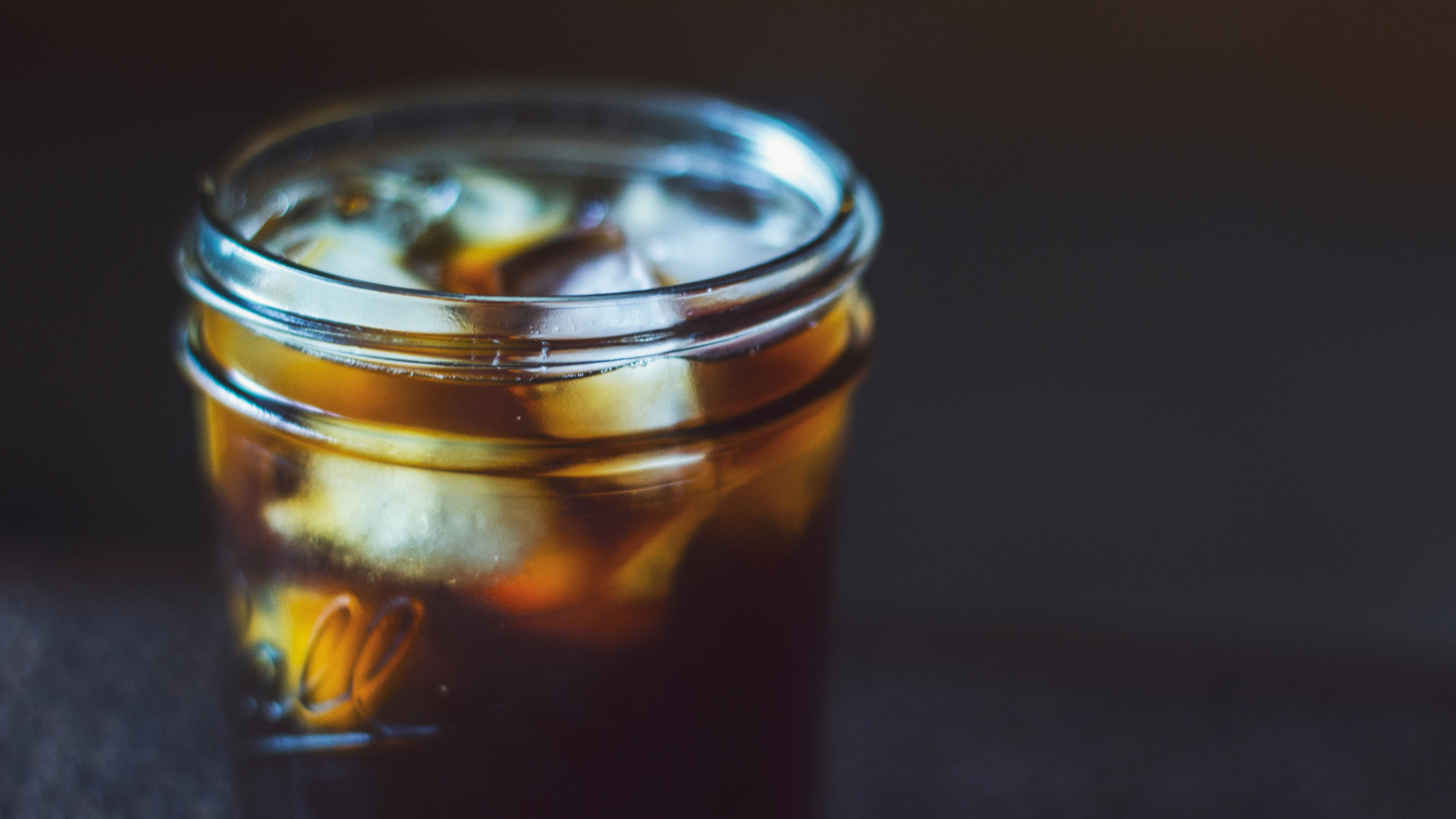 Обои кофе со льдом, кофе, сваренный кофе, кофейня, банка мейсона в разрешении 1920x1080