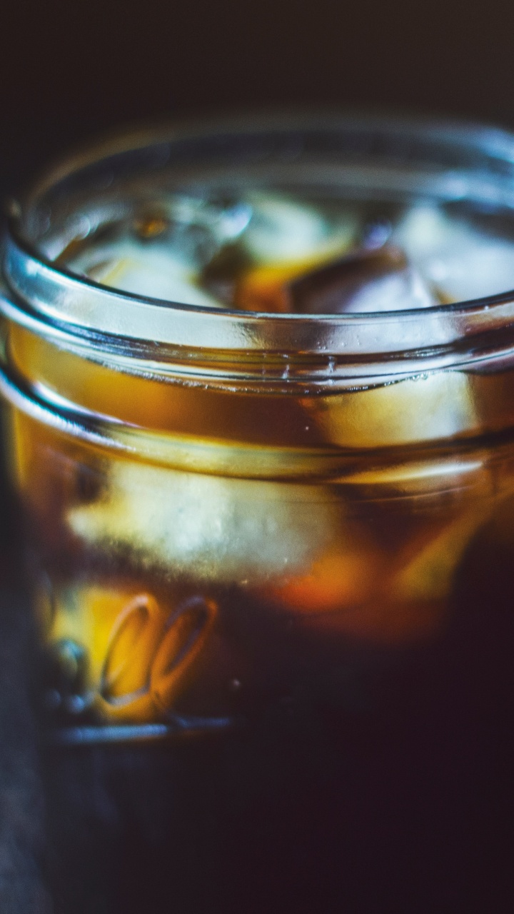 Обои кофе со льдом, кофе, сваренный кофе, кофейня, банка мейсона в разрешении 720x1280