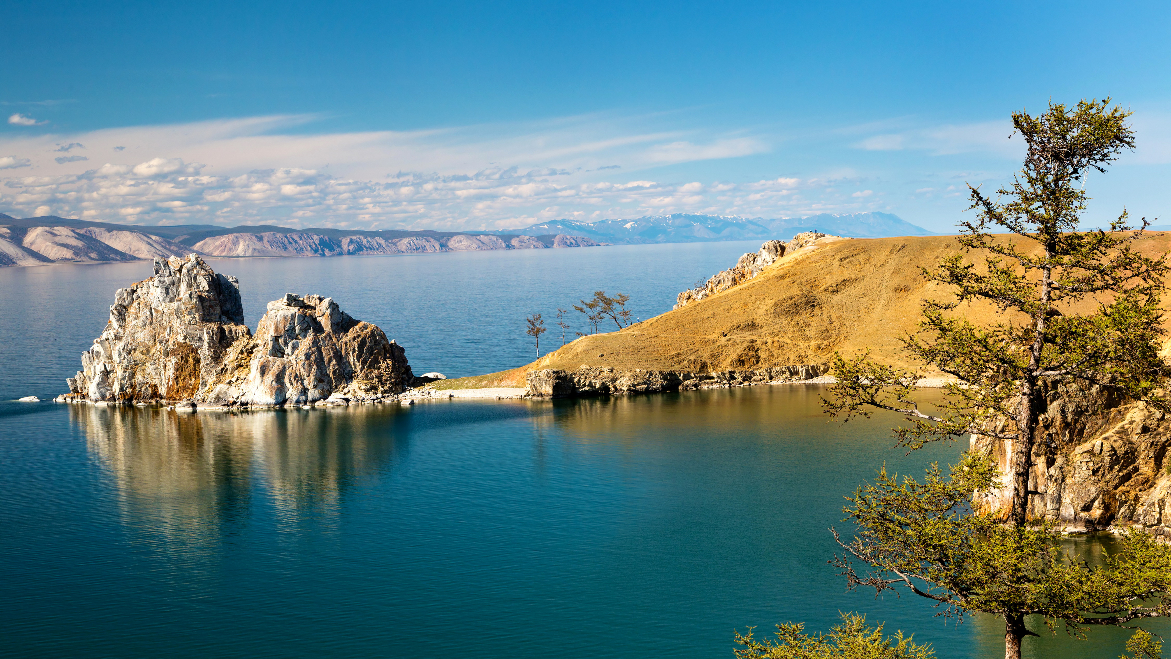 Обои побережье, дерево, отражение, озеро, гора в разрешении 3840x2160