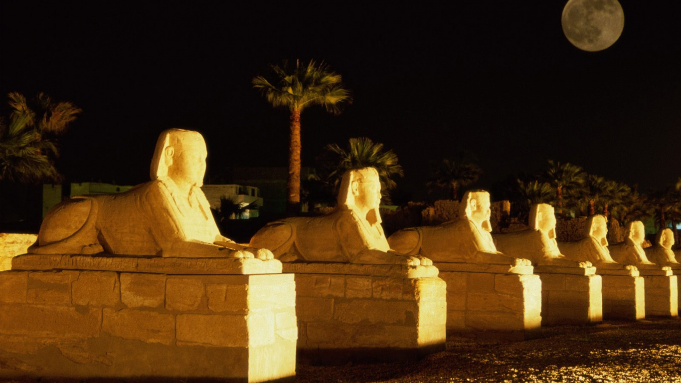 Обои статуя, ночь, историческое место, храм, освещение в разрешении 1366x768