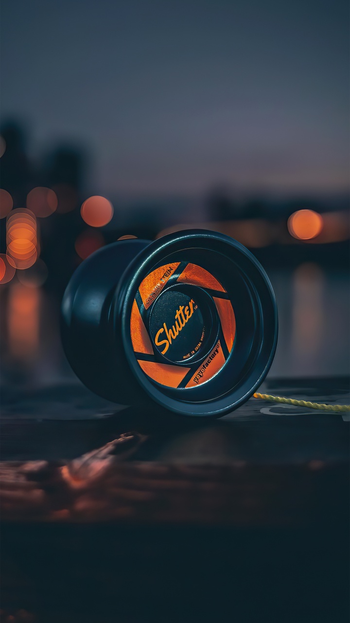 Обои отражение, живопись, автомобильное освещение, автомобильные шины, Оранжевый цвет в разрешении 720x1280