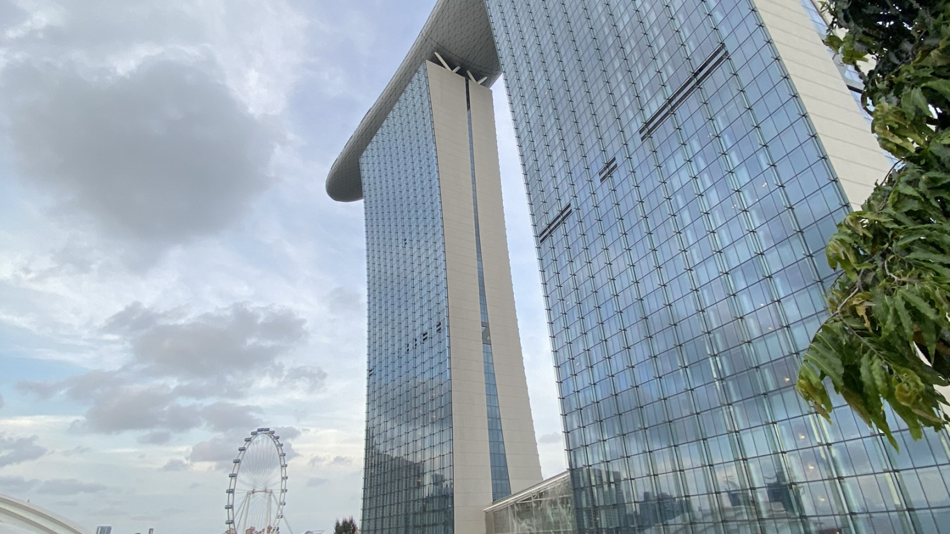 Обои небоскреб, высотное здание, дневное время, архитектура, башня в разрешении 1366x768