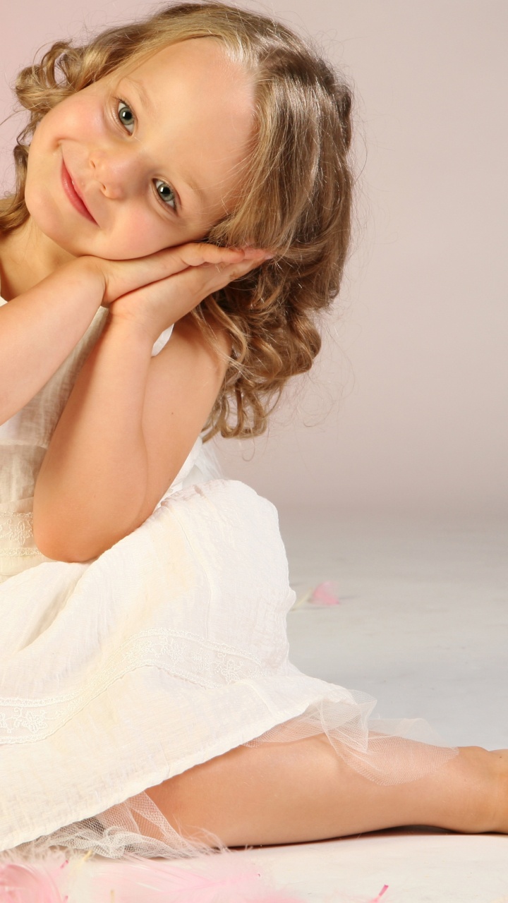 Обои ангел, красота, модель ребенка, ребенок, аксессуар в разрешении 720x1280
