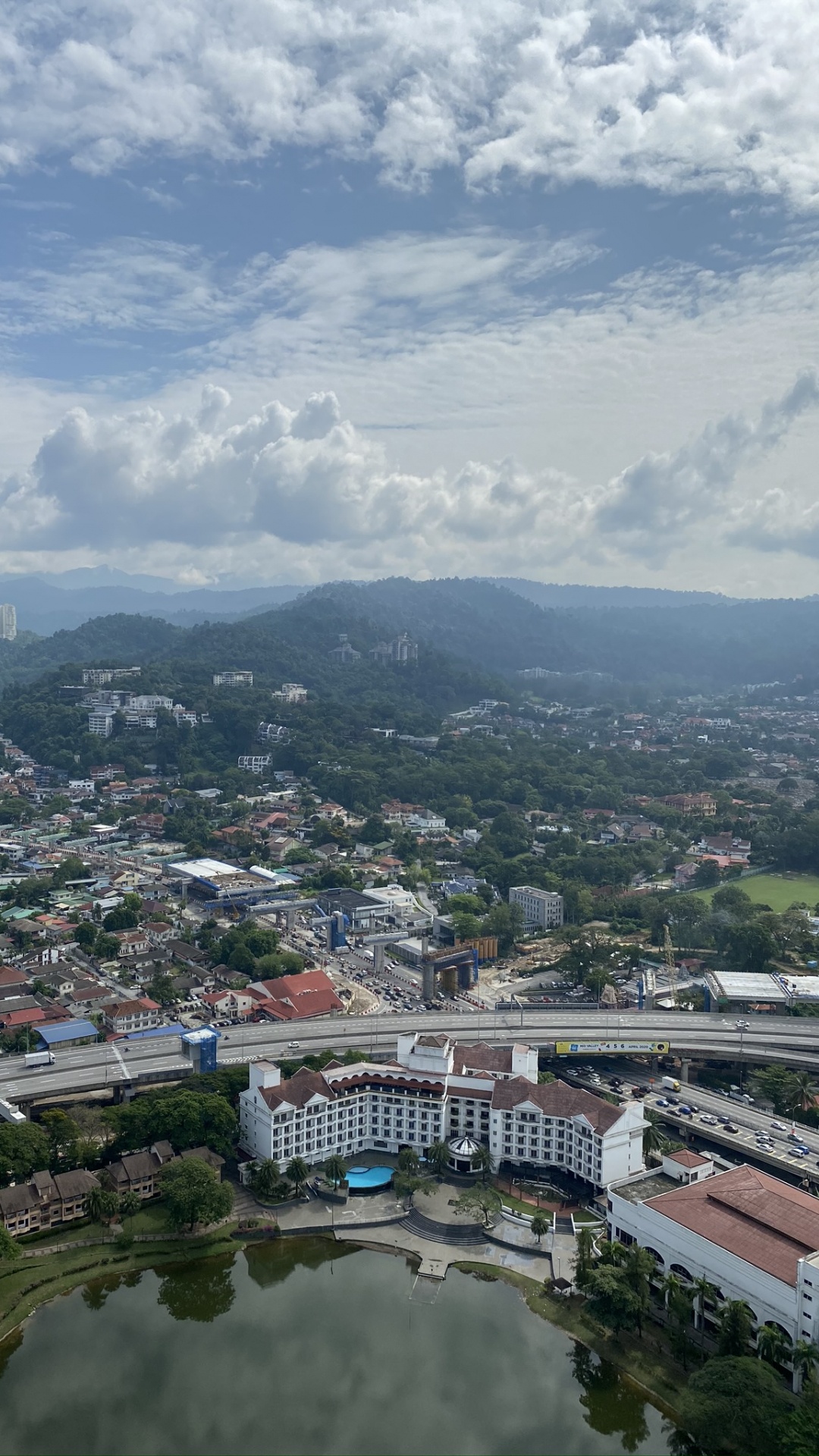 Обои облако, городской район, жилой район, город, пейзаж в разрешении 1080x1920