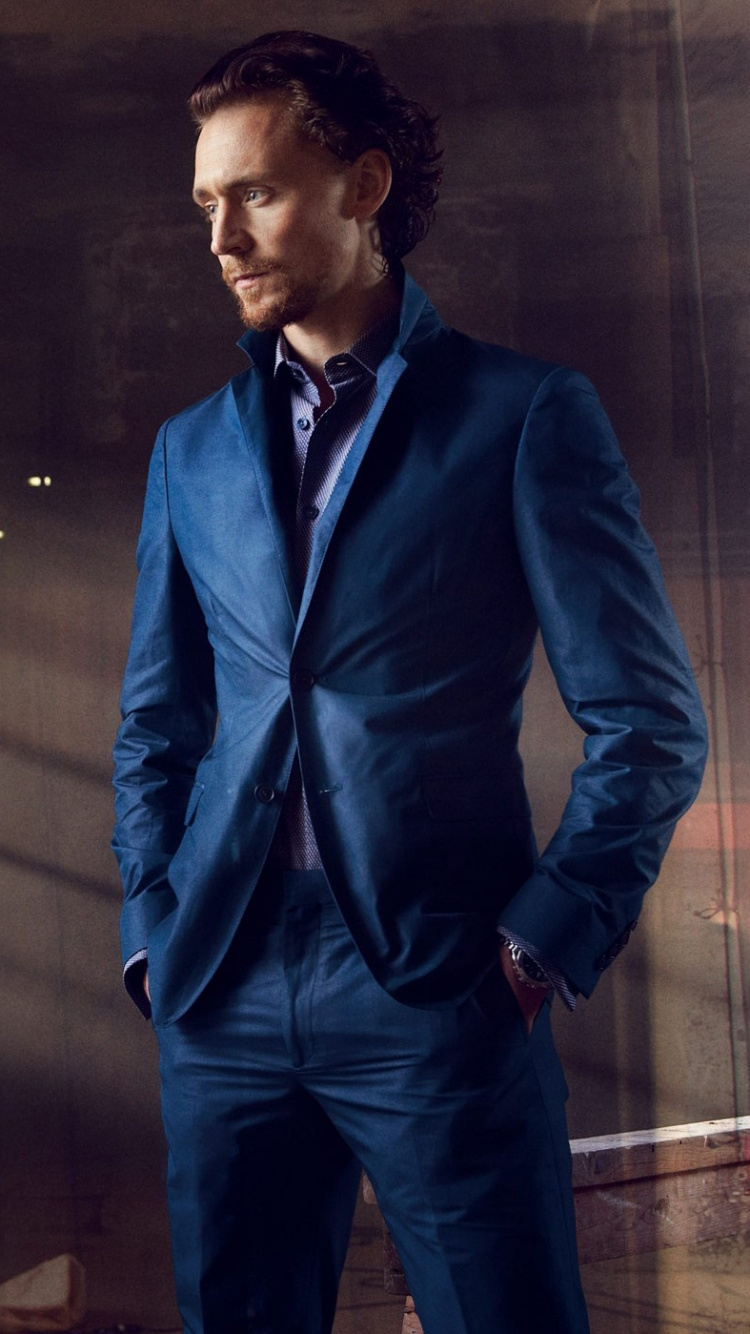 Обои том Хиддлстон, библиотека Loki, мститель, официальная одежда, волосы на лице в разрешении 750x1334