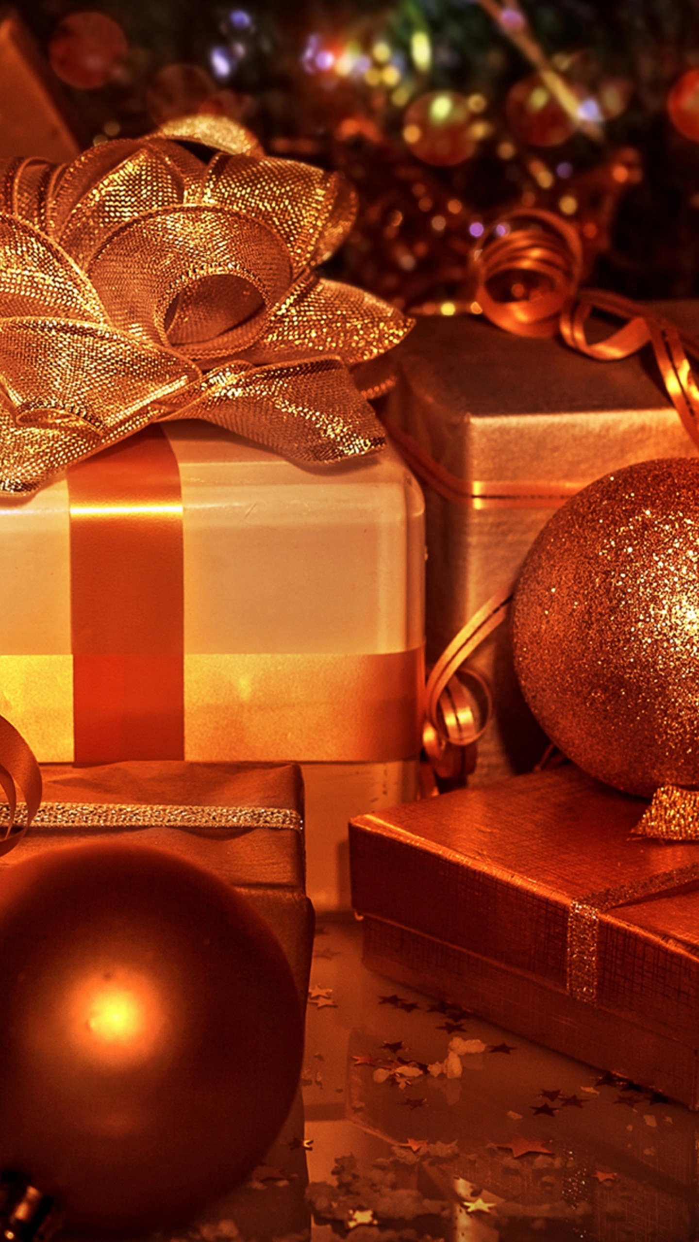 Обои Рождественский день, рождественский орнамент, елка, Рождественский подарок, праздник в разрешении 1440x2560