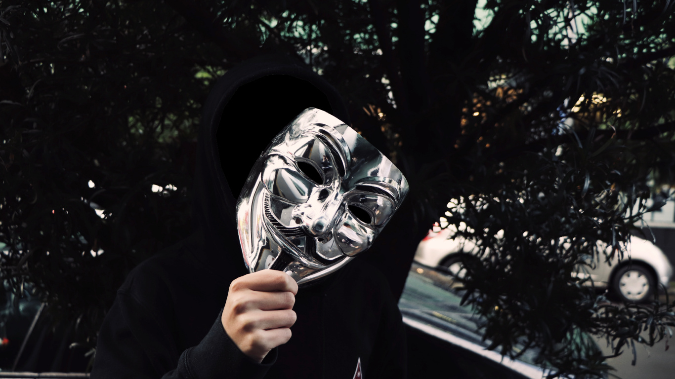 Обои черный, дерево, глаз, верхняя одежда, головной убор в разрешении 1366x768