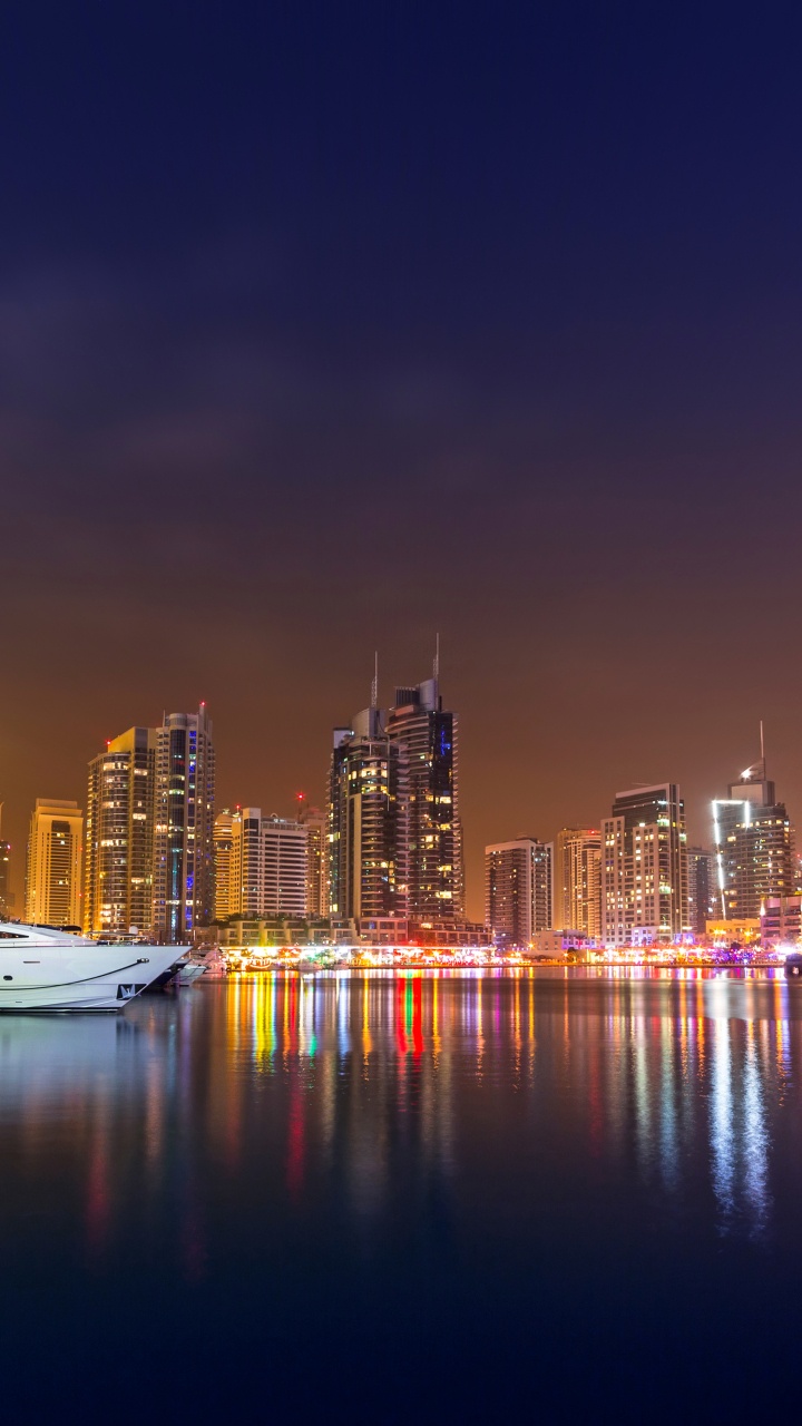 Обои канун Нового года, Новый год, городской пейзаж, город, линия горизонта в разрешении 720x1280