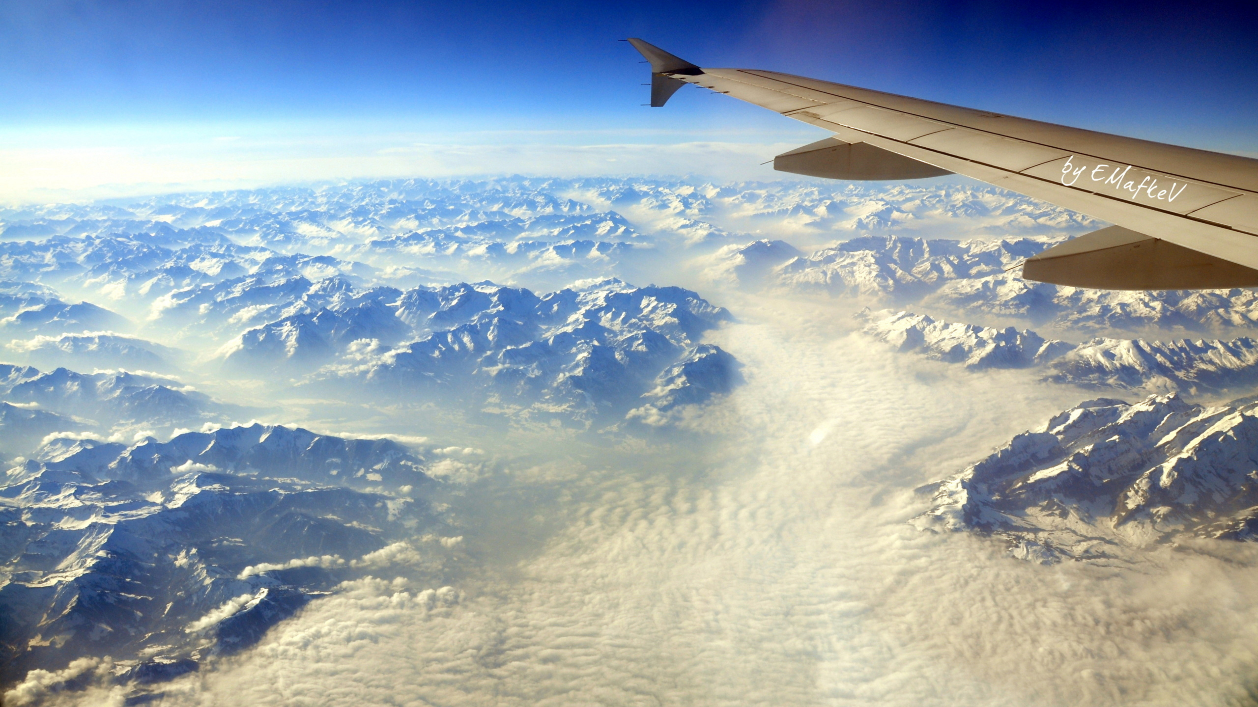 Обои воздушное путешествие, горный хребет, атмосфера, горный рельеф, гора в разрешении 2560x1440