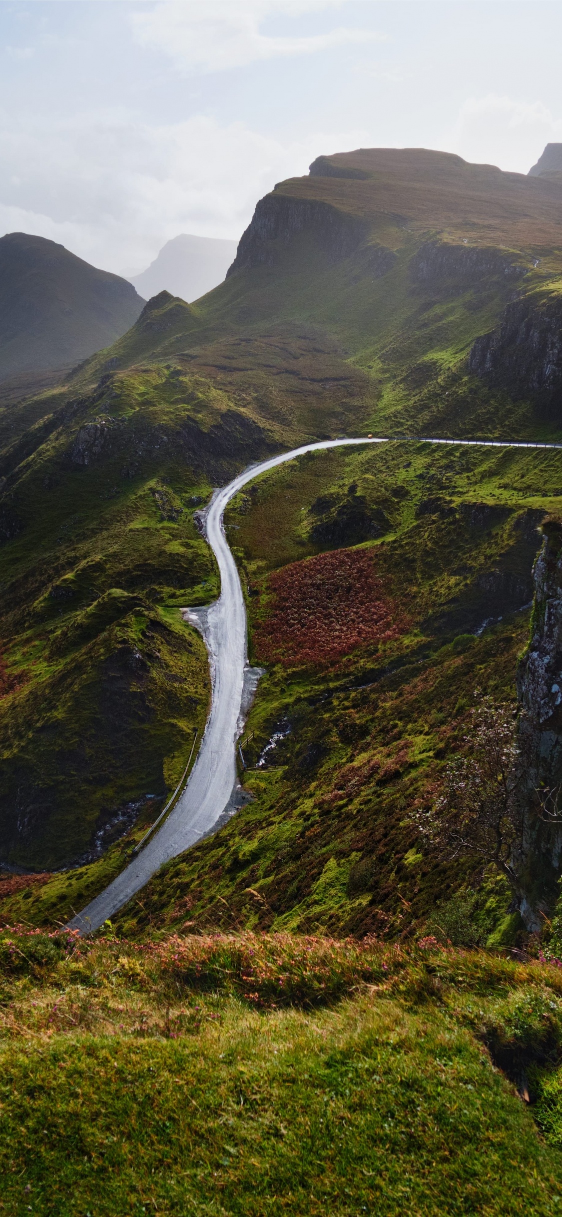Обои гора, дорога, нагорье, горный рельеф, природный ландшафт в разрешении 1125x2436