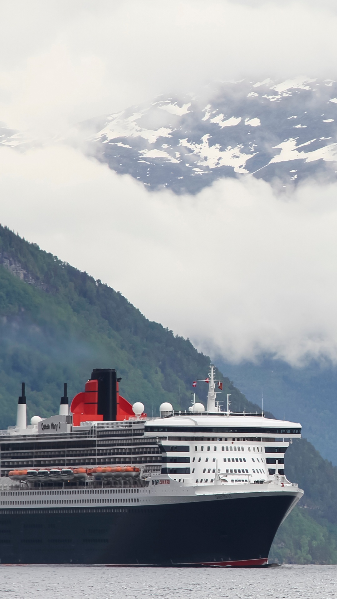 Обои корабль, круизное судно, пассажирское судно, фьорд, перевозка воды в разрешении 1080x1920