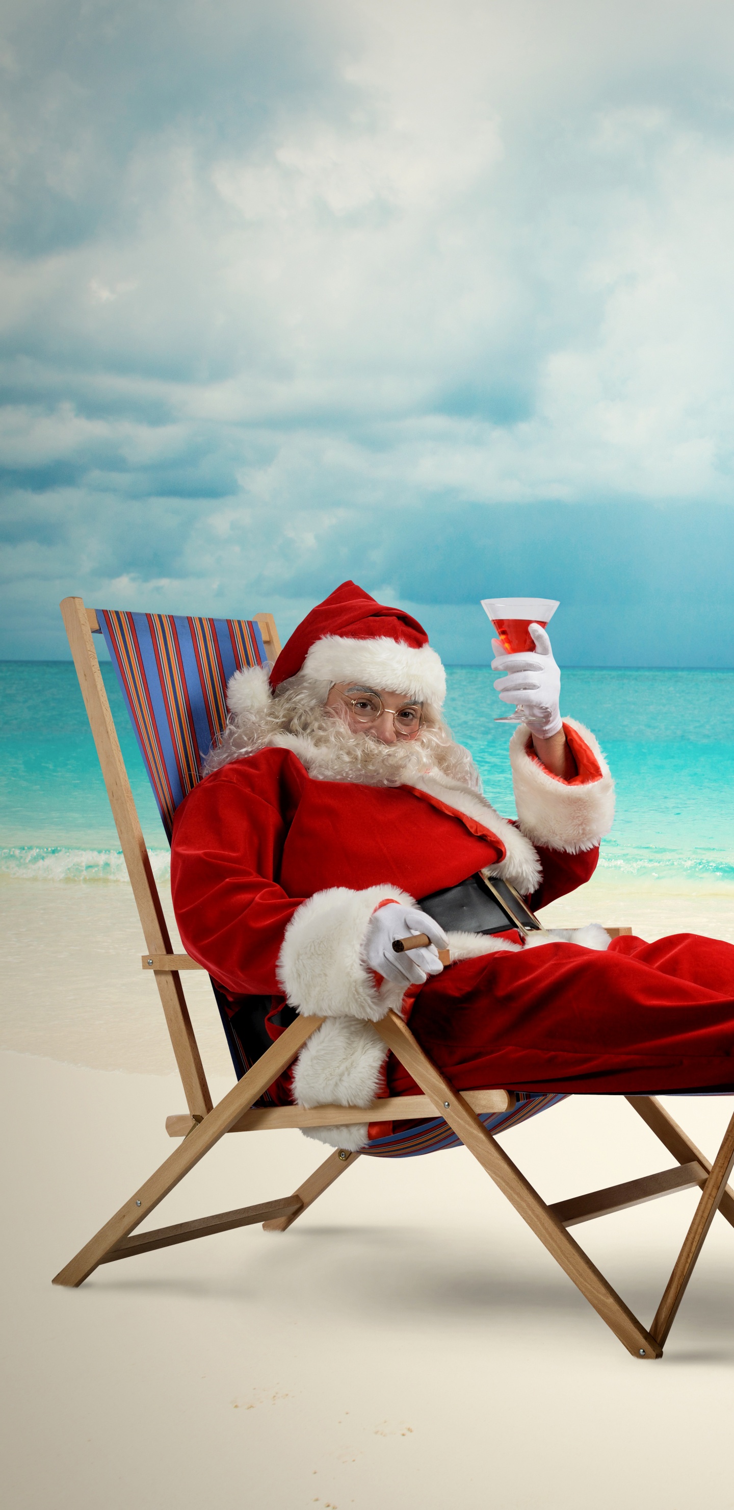 Обои Санта-Клаус, Рождественский день, пляж, море, отпуск в разрешении 1440x2960