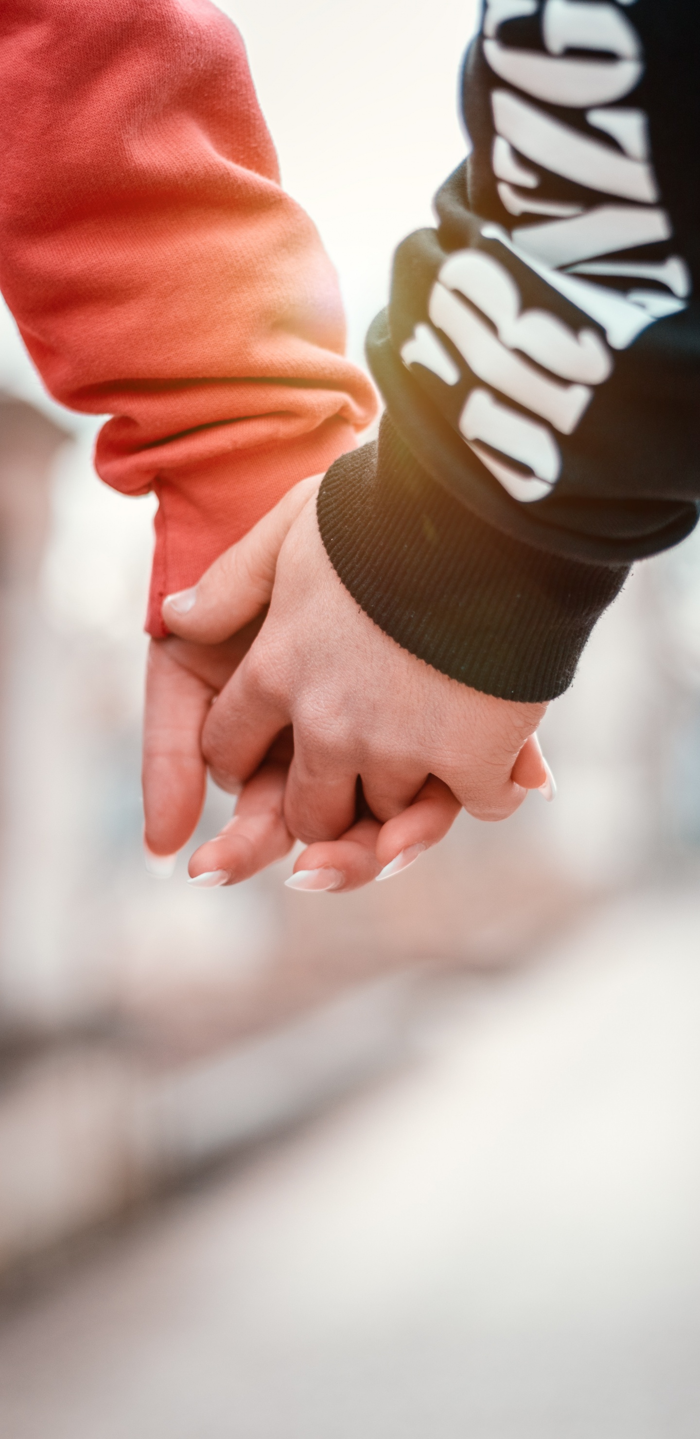 Обои роман, держась за руки, пара, палец, рука в разрешении 1440x2960