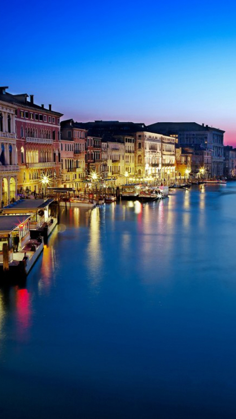 Обои Гранд-канал, водный путь, канал, отражение, городок в разрешении 750x1334