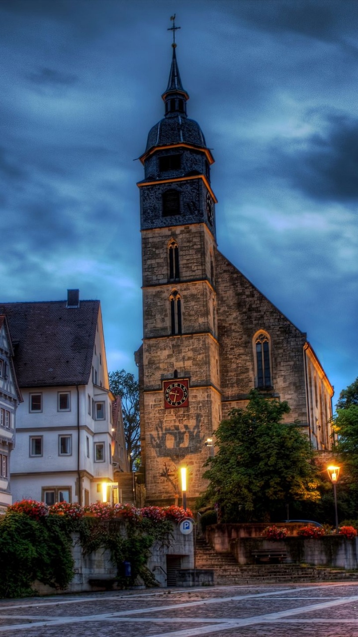 Обои ориентир, облако, городок, город, ночь в разрешении 720x1280