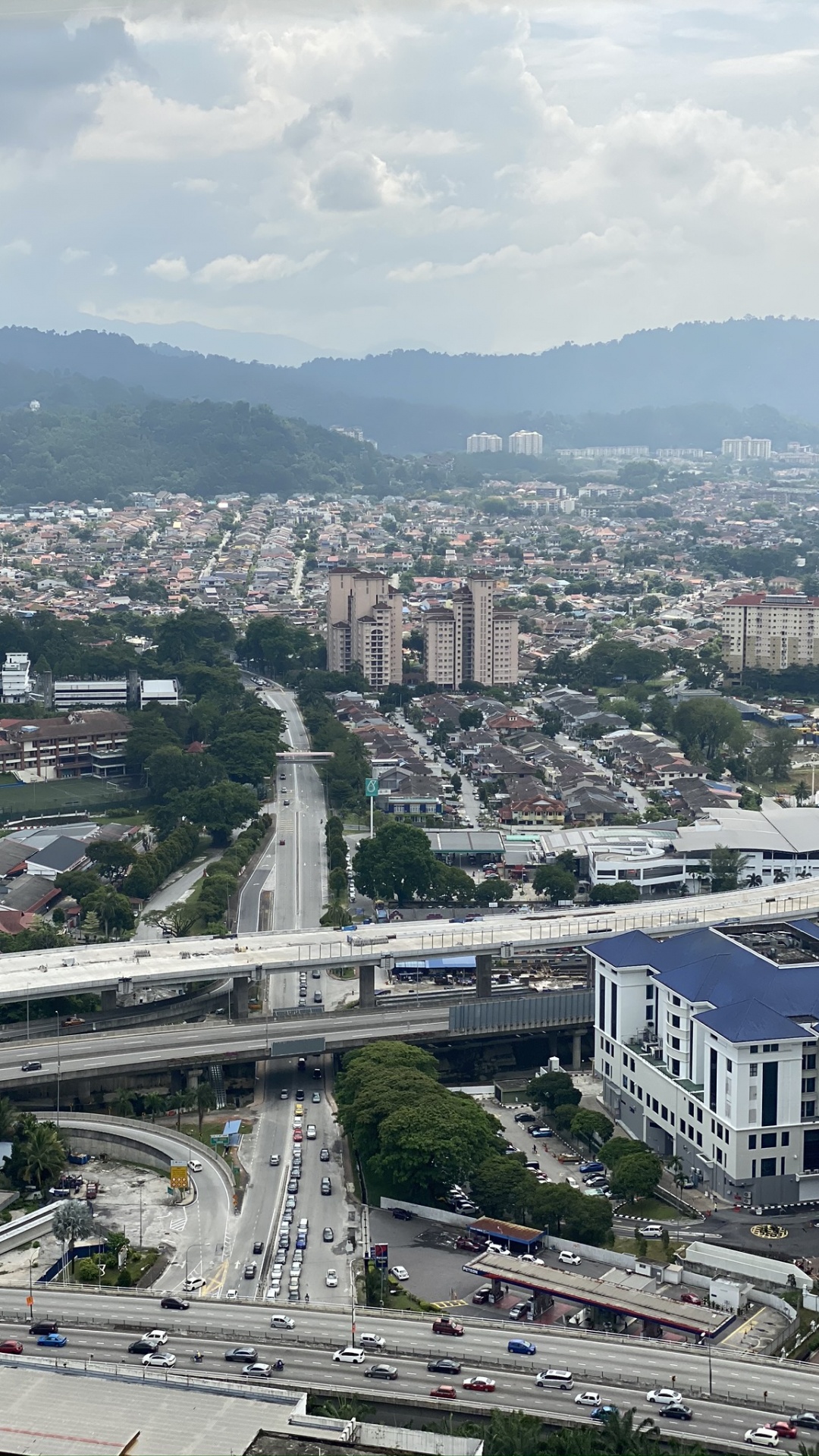 Обои городской район, вода, дорога, город, соседство в разрешении 1080x1920