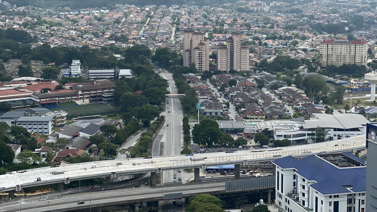 Обои городской район, вода, дорога, город, соседство в разрешении 1280x720