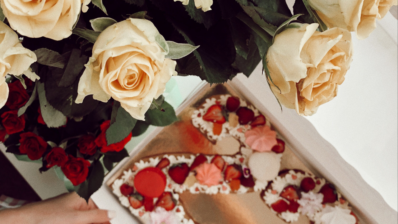 Обои цветочный букет, цветочный дизайн, искусственный цветок, Роза, срезанные цветы в разрешении 1280x720