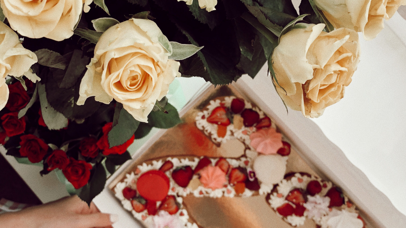 Обои цветочный букет, цветочный дизайн, искусственный цветок, Роза, срезанные цветы в разрешении 1366x768