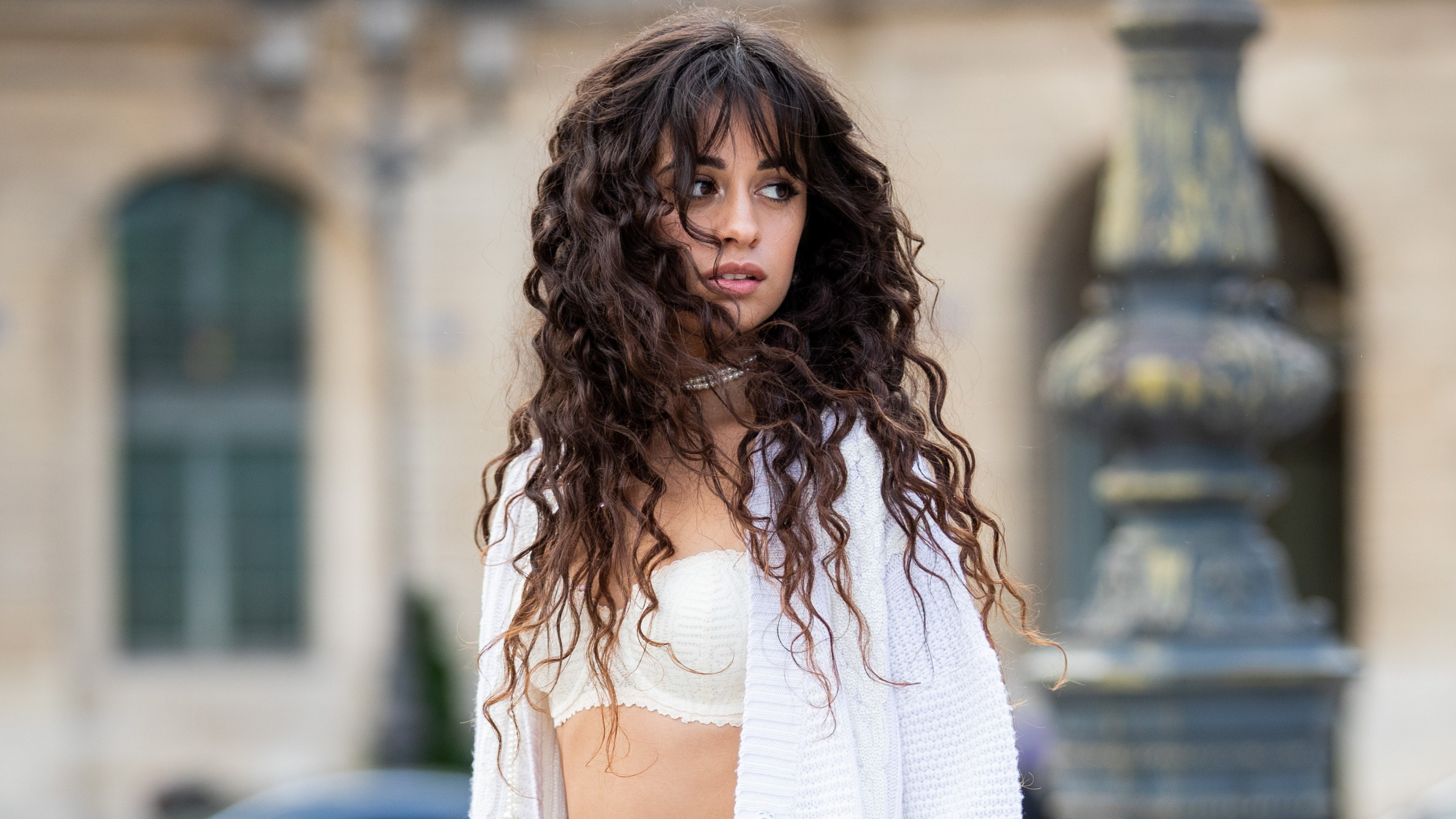 Обои Камила Кабелло, прическа, волосы, длинные волосы, слоистых волос в разрешении 2560x1440