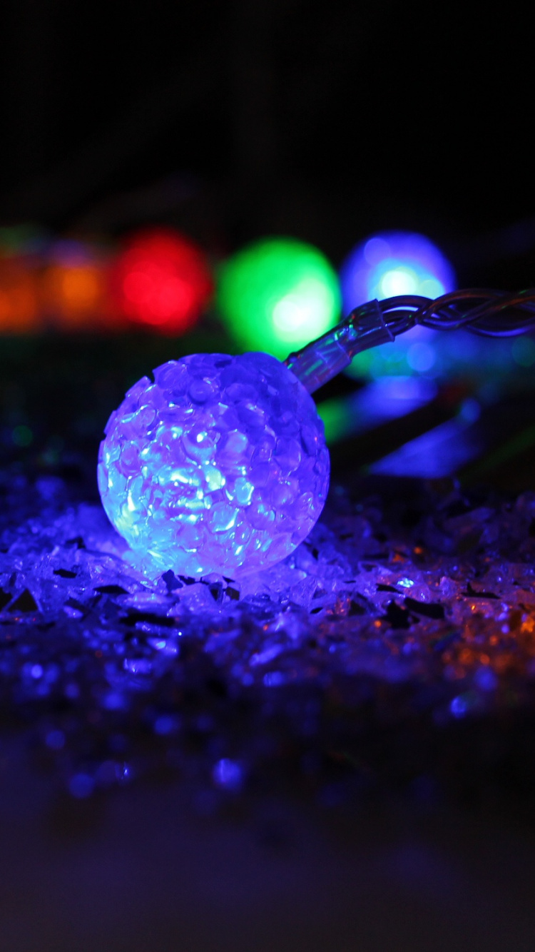 Обои Новый год, ночь, свет, освещение, вода в разрешении 750x1334