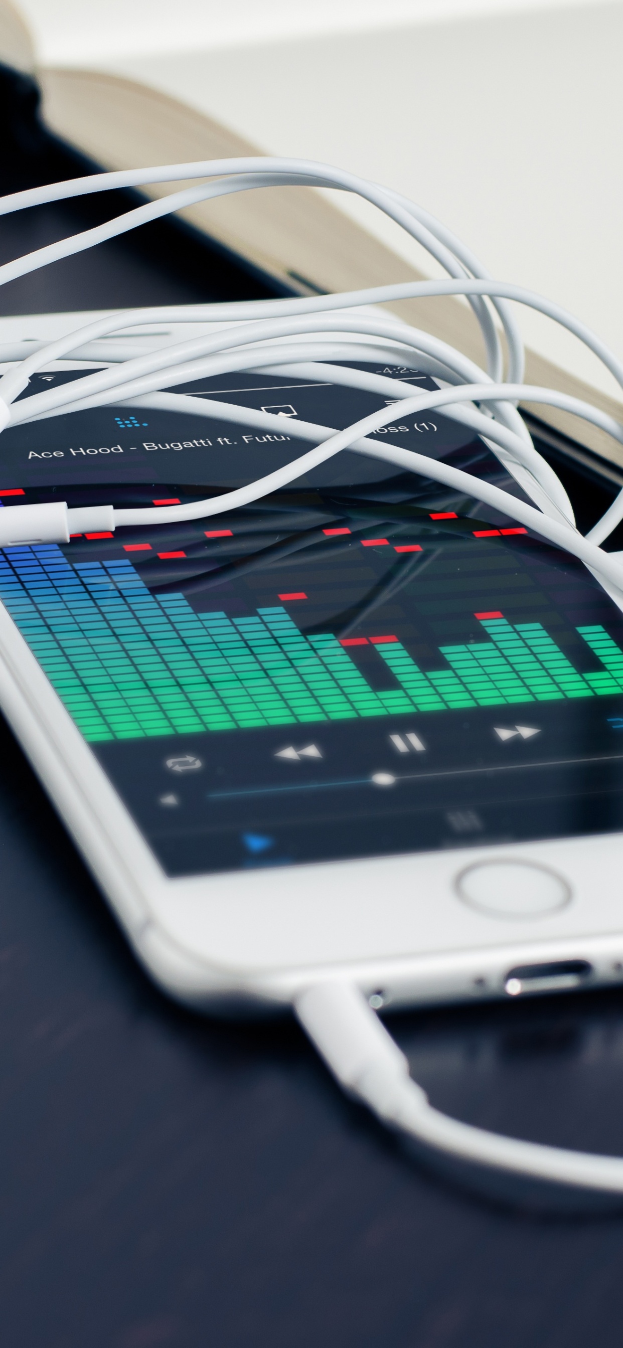 Обои гаджет, электроника, электронное устройство, технологии, смартфон в разрешении 1242x2688