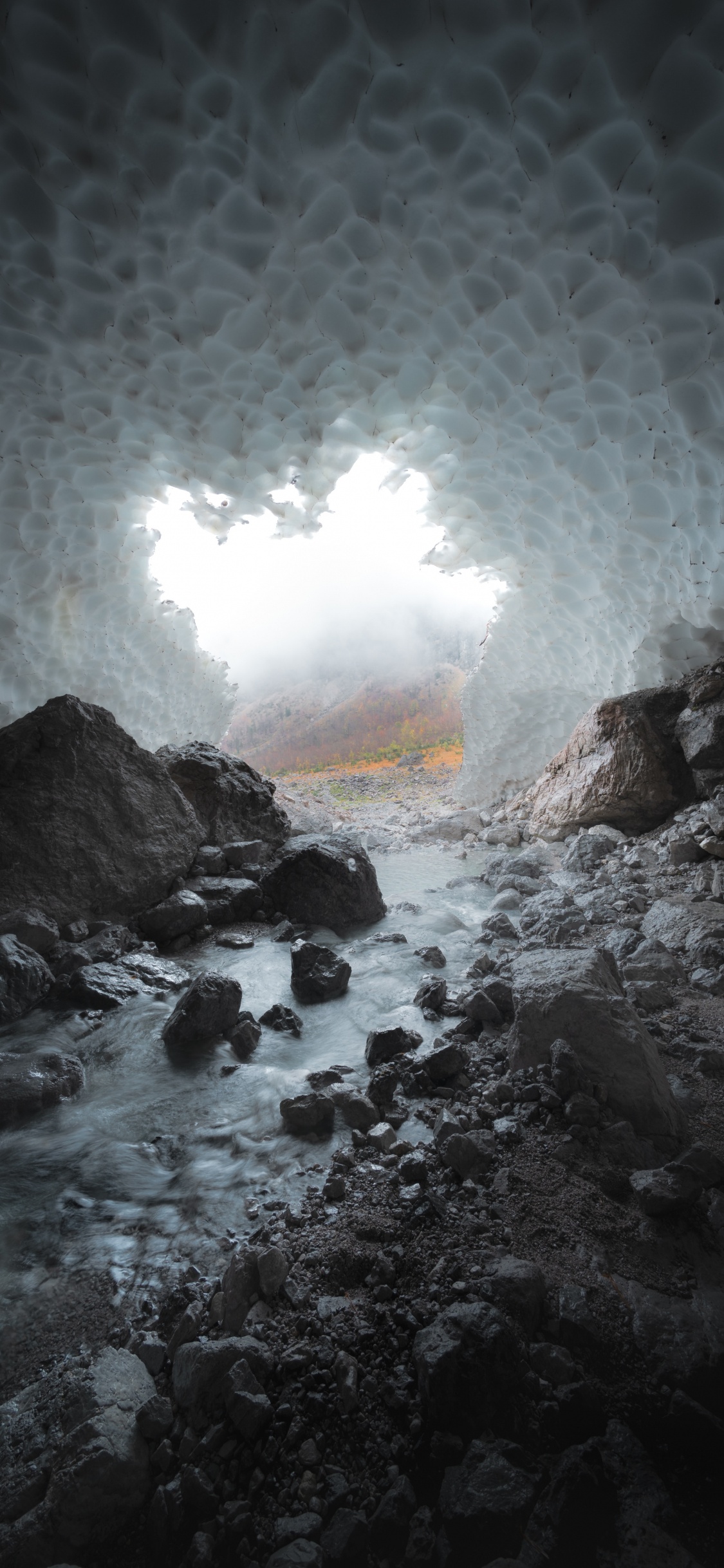 Обои рок, прибрежные и океанические рельефы, пейзаж, морская пещера, природа в разрешении 1125x2436