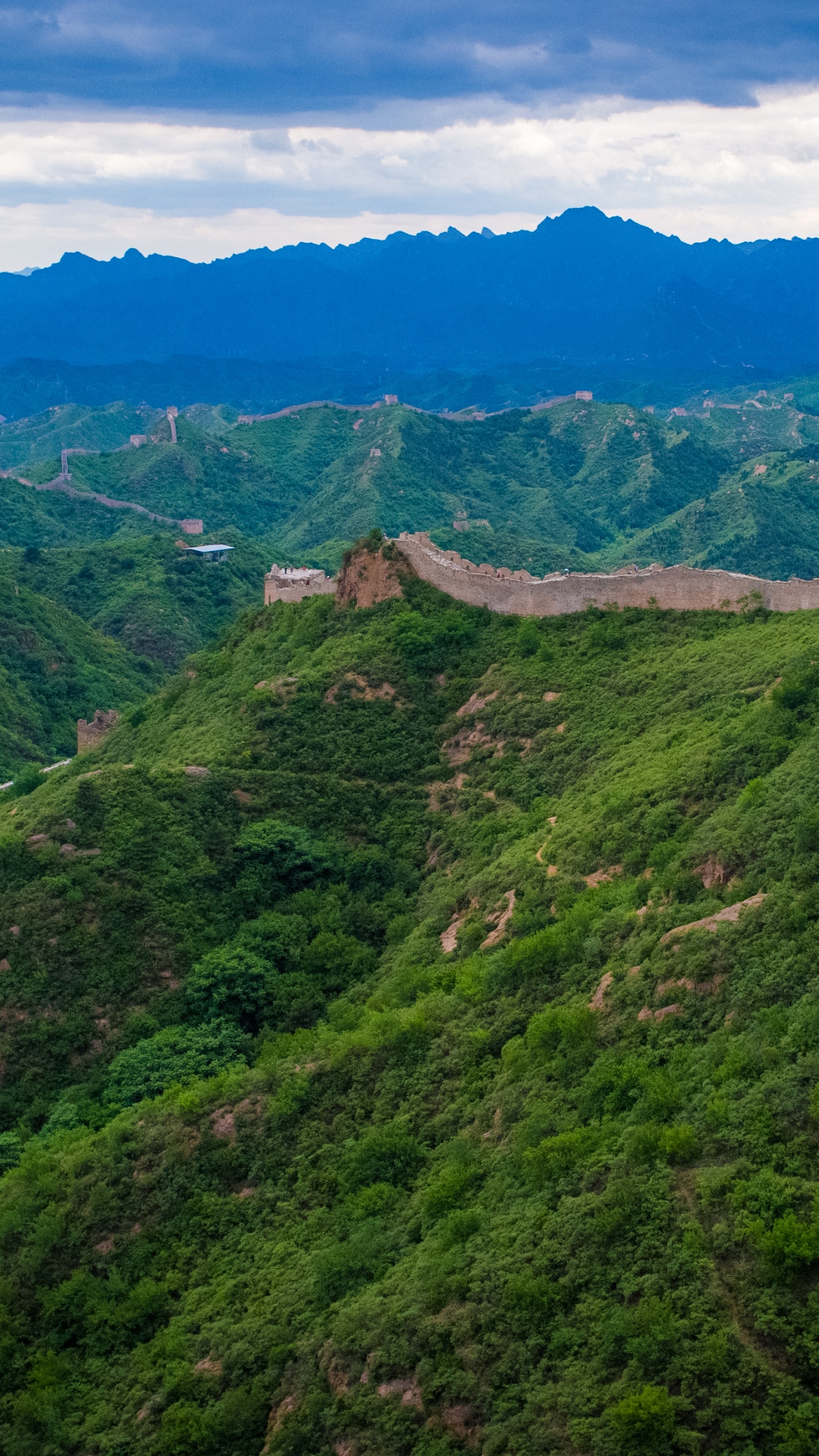 Обои великая Китайская стена, нагорье, гора, горная станция, горный перевал в разрешении 1440x2560