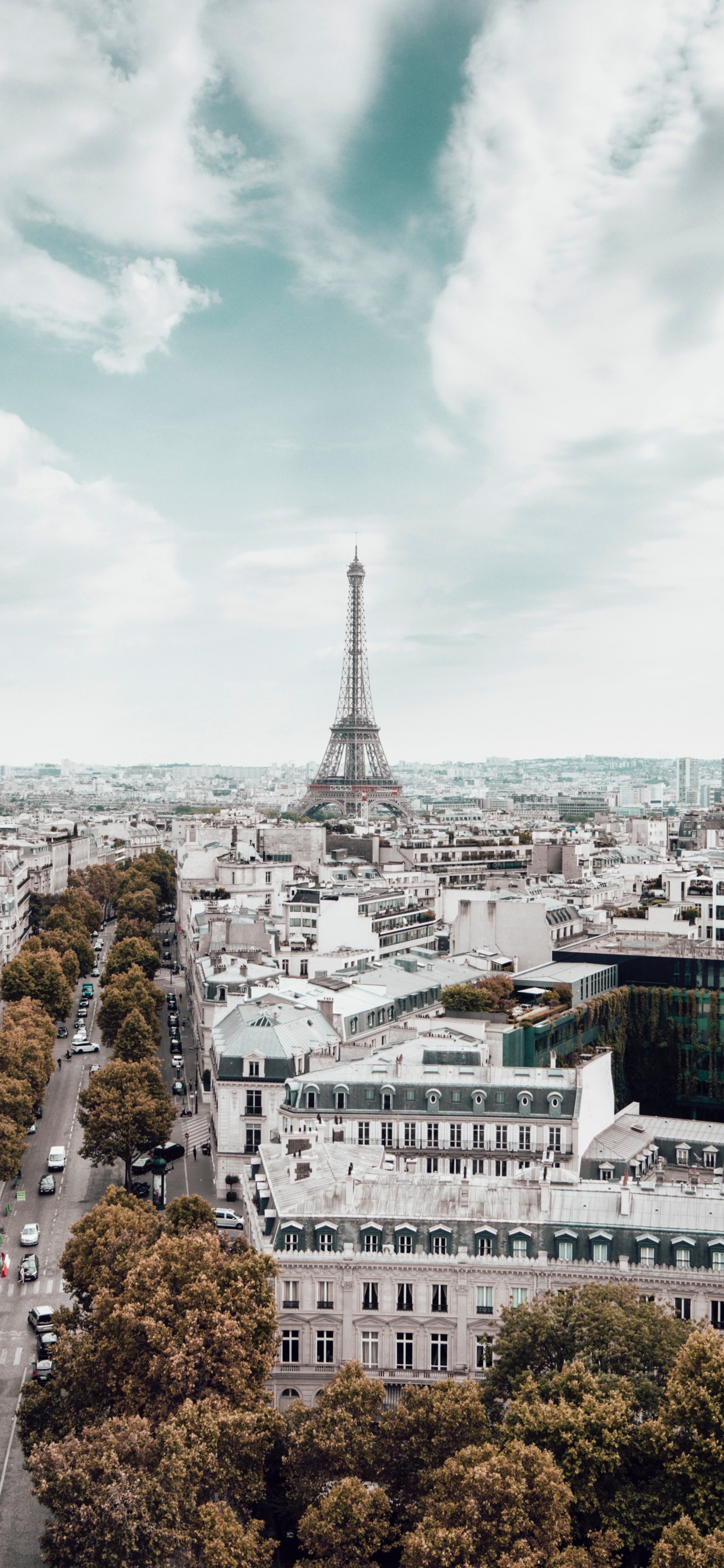 Обои Эйфелева башня, Сент-Джеймс Пэрис, Литва, облако, здание в разрешении 1242x2688