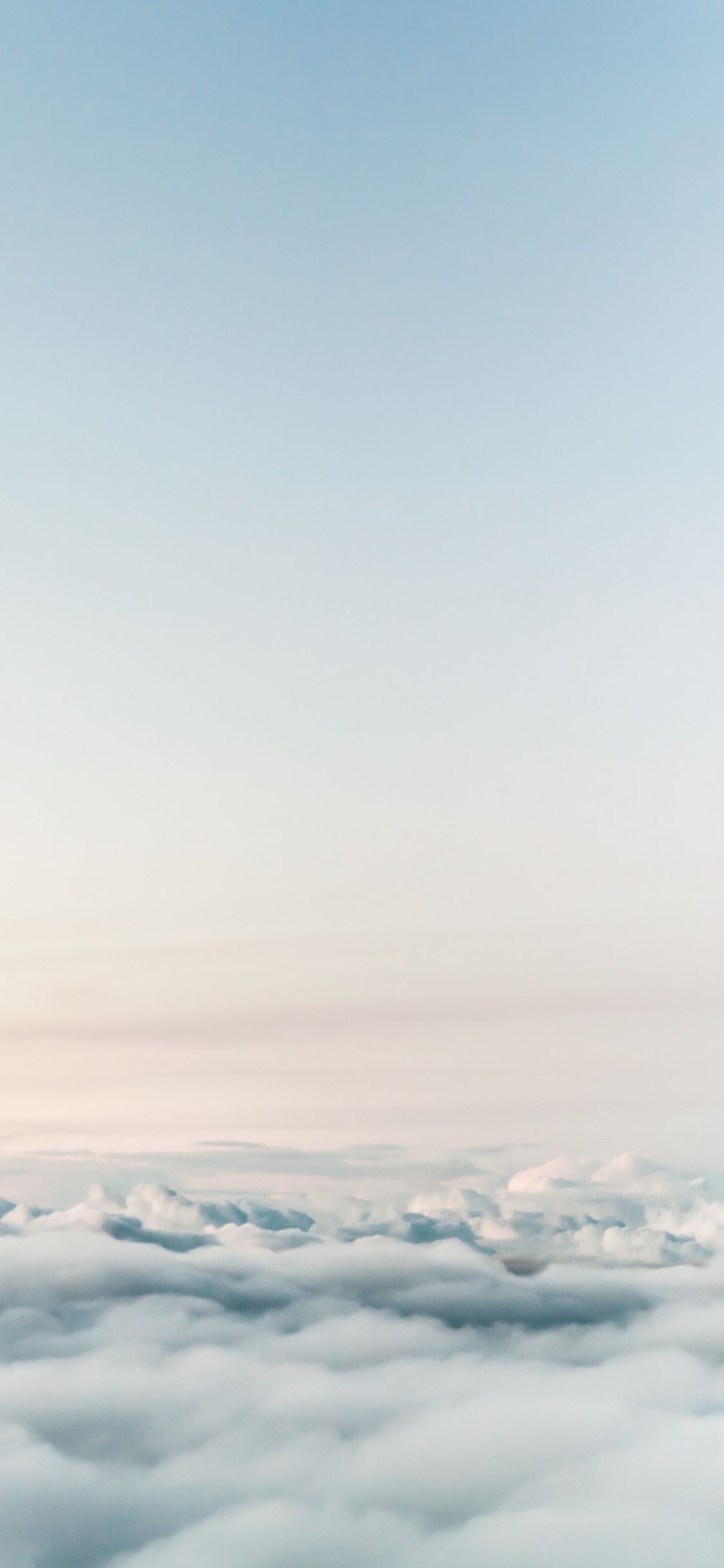 Обои кучевое облако, полет, горизонт, синий, дневное время в разрешении 1125x2436