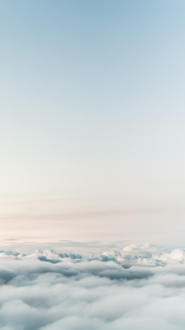 Обои кучевое облако, полет, горизонт, синий, дневное время в разрешении 720x1280