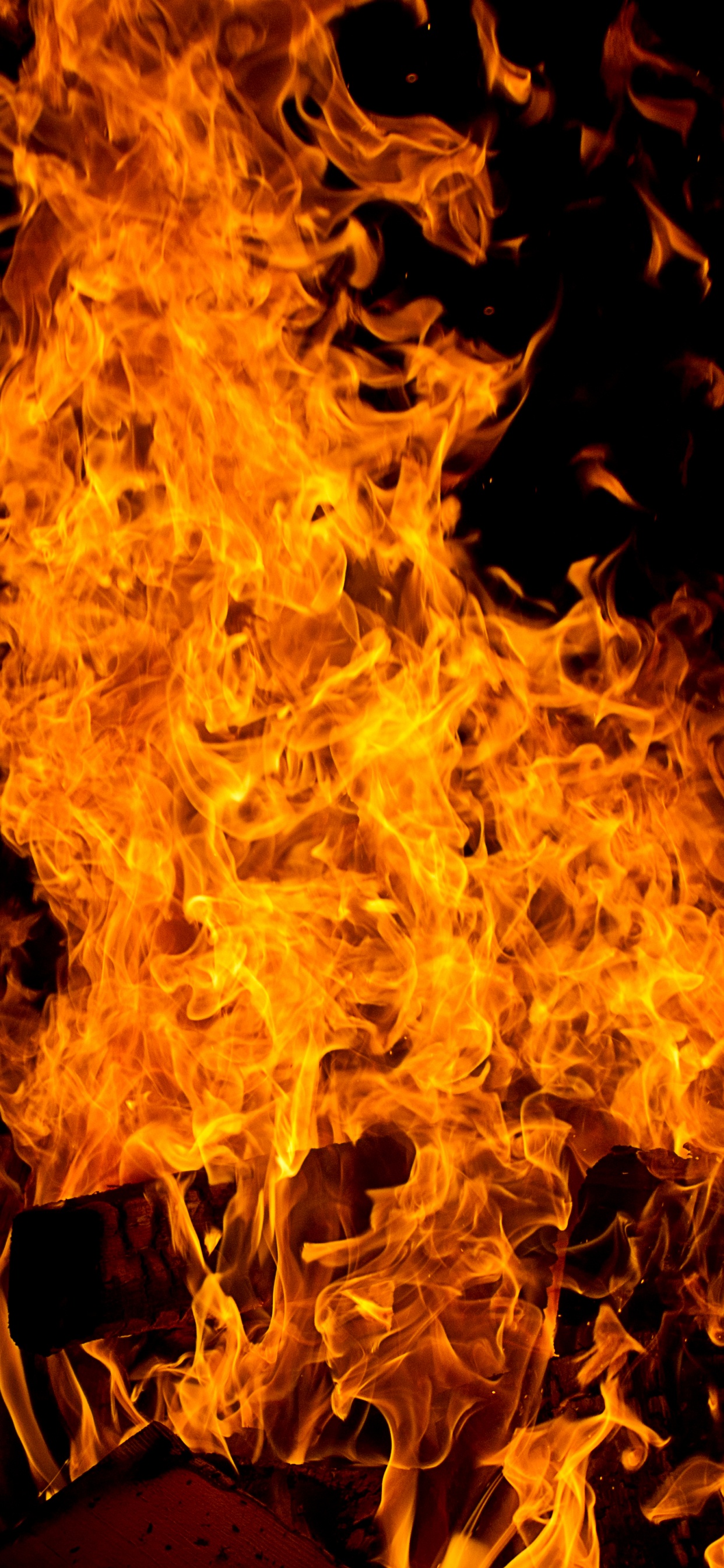 Обои огонь, большой пожар, пламя, тепло, сгорание в разрешении 1242x2688