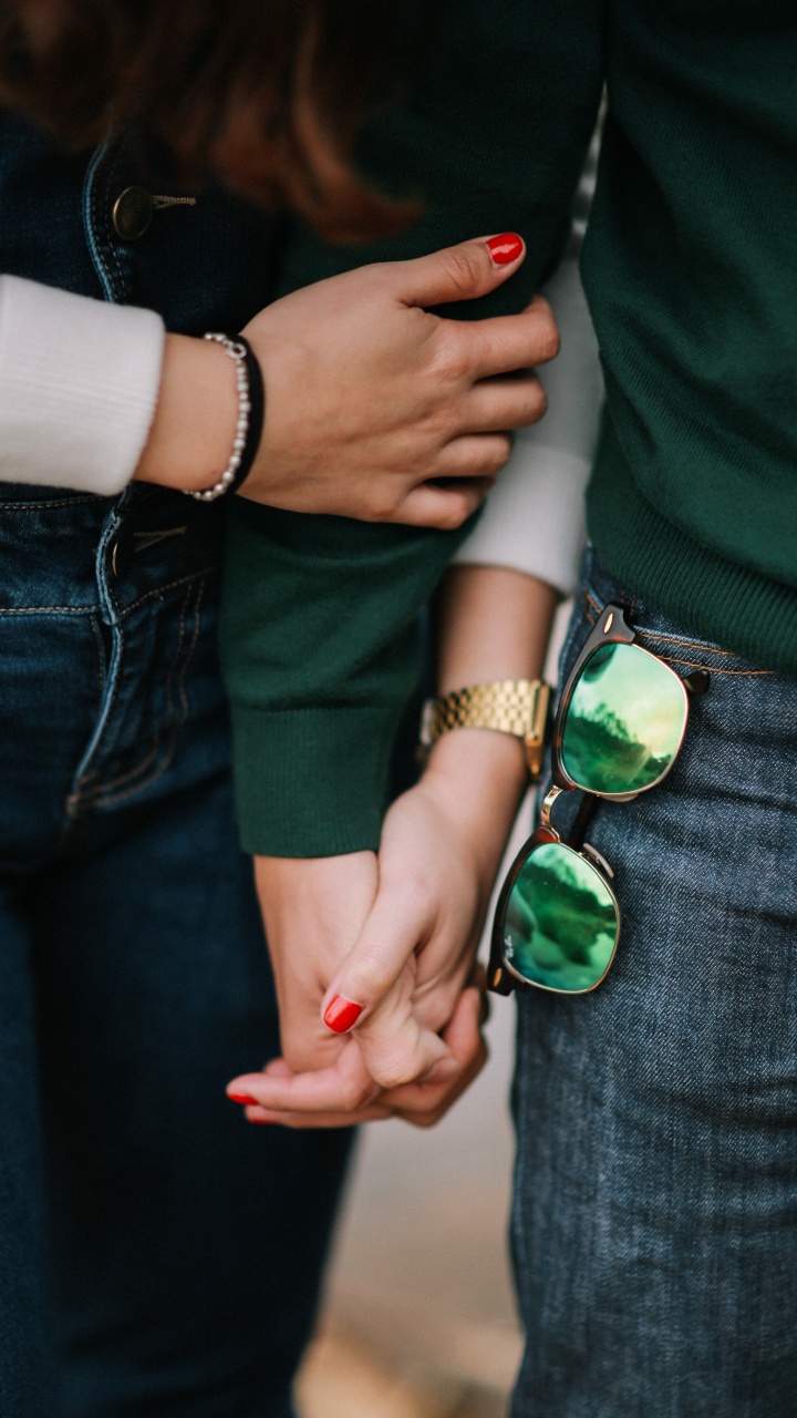 Обои зеленый, ноготь, джинсы, рука, палец в разрешении 720x1280