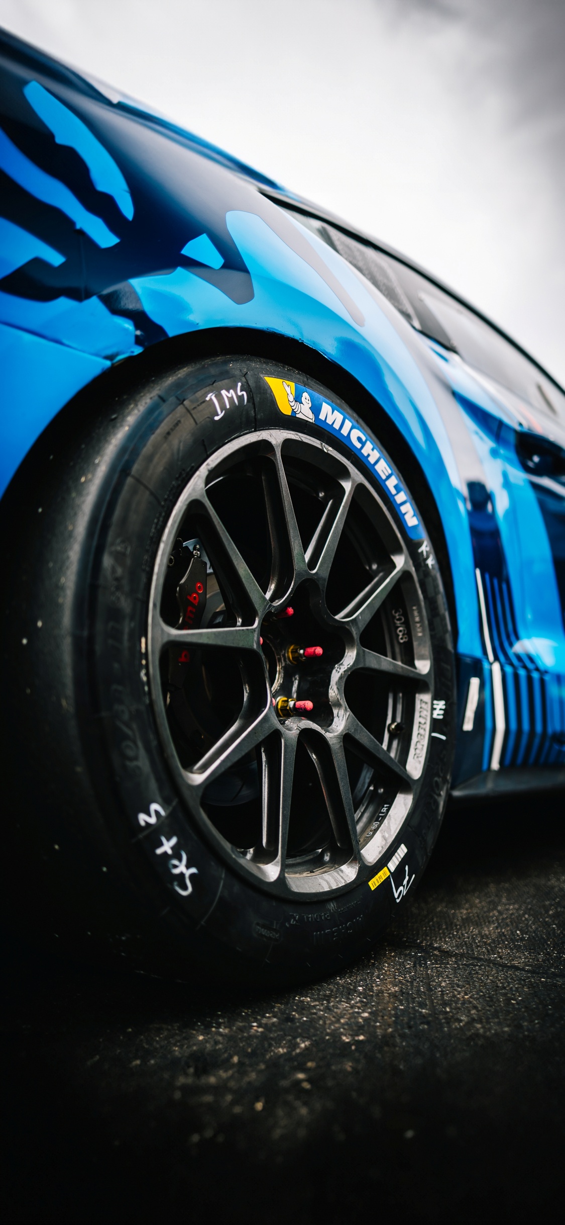 Обои Гранд туреры, спорткар, легковые автомобили, Фольксваген, спортивный гоночный автомобиль в разрешении 1125x2436