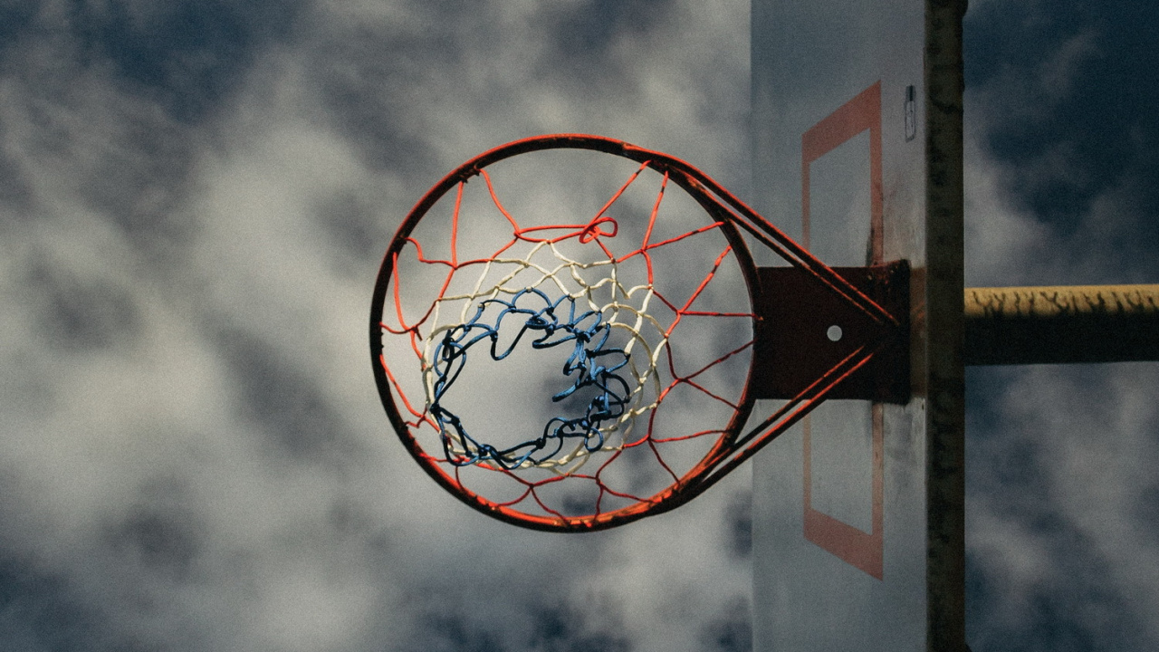 Обои облако, дерево, кучевое облако, круг, поле в разрешении 1280x720