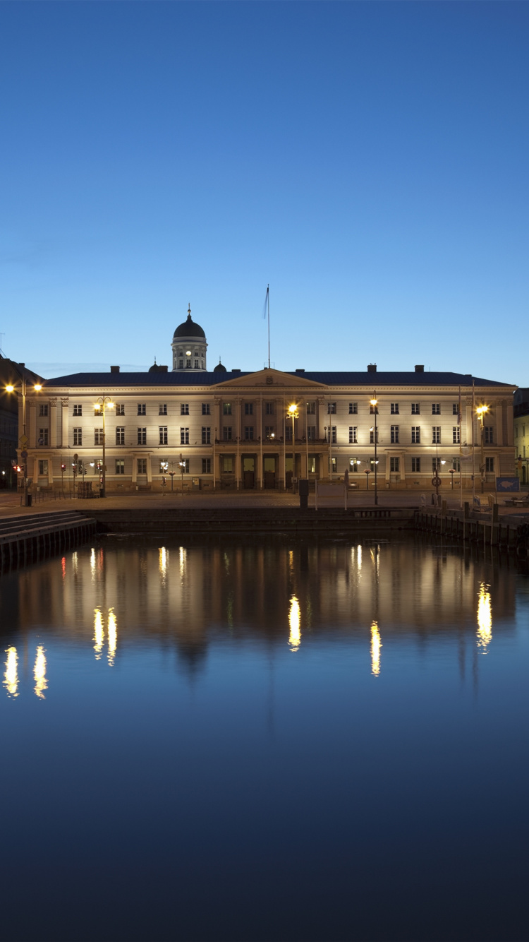 Обои TCL, отражение, фасад, ориентир, вечер в разрешении 750x1334