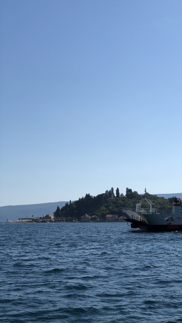 Обои море, судно, лодка, океан, горизонт в разрешении 720x1280