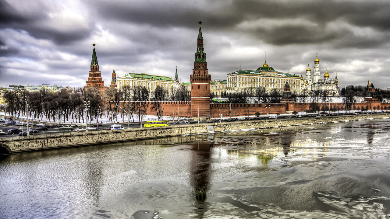 Обои Московский Кремль, отражение, вода, ориентир, облако в разрешении 1280x720