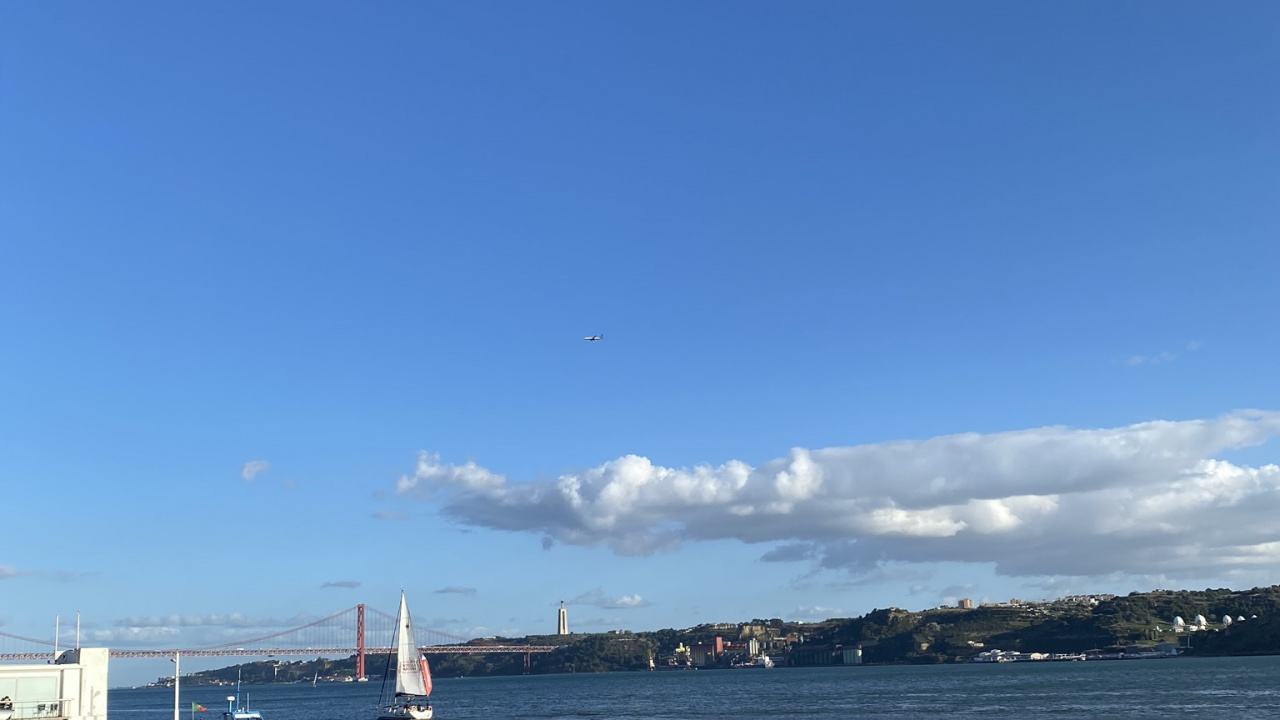 Обои вода, паром, водный путь, судно, горизонт в разрешении 1280x720