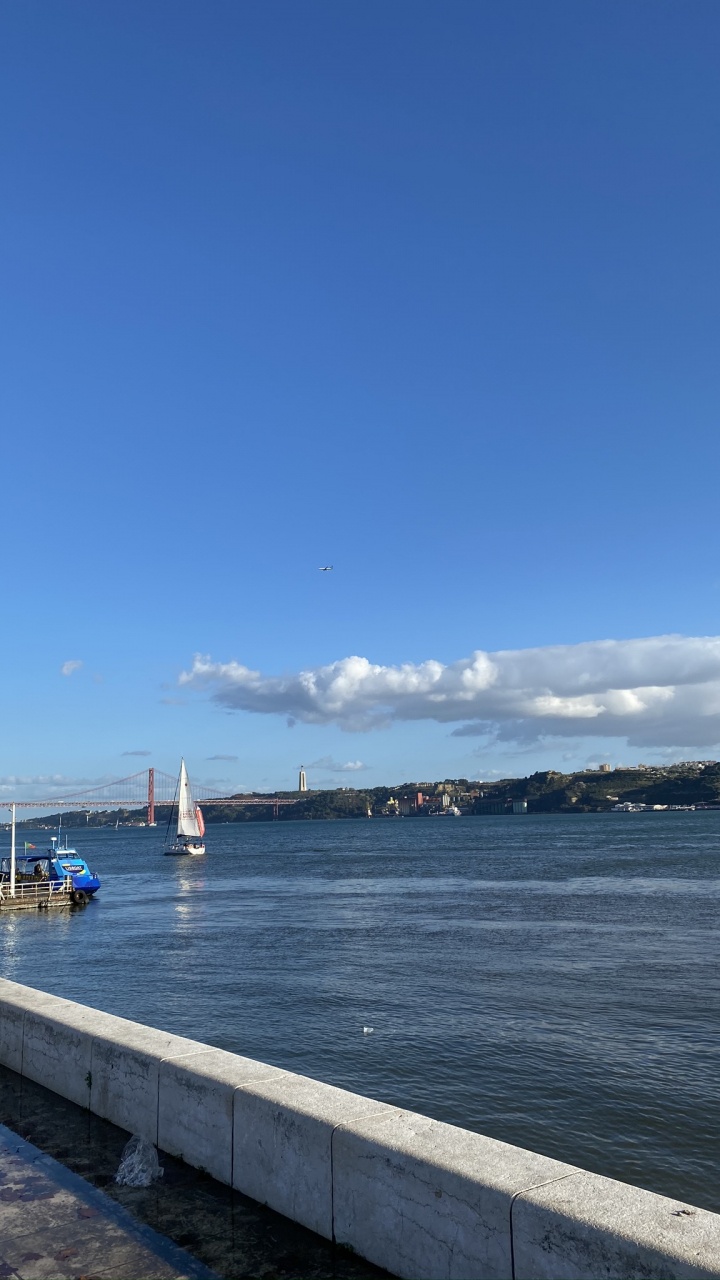 Обои вода, паром, водный путь, судно, горизонт в разрешении 720x1280