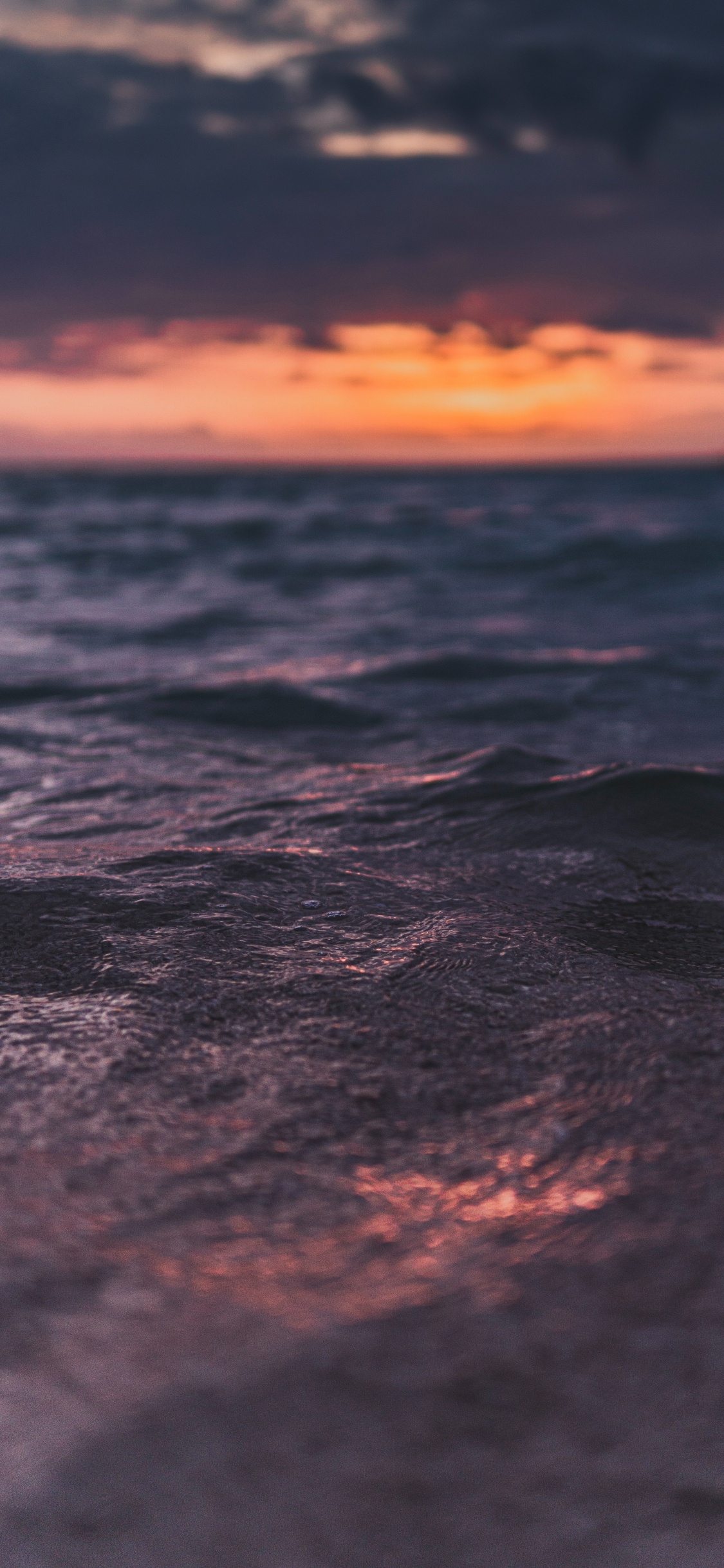 Обои водоем, горизонт, облако, закат, небо в разрешении 1125x2436