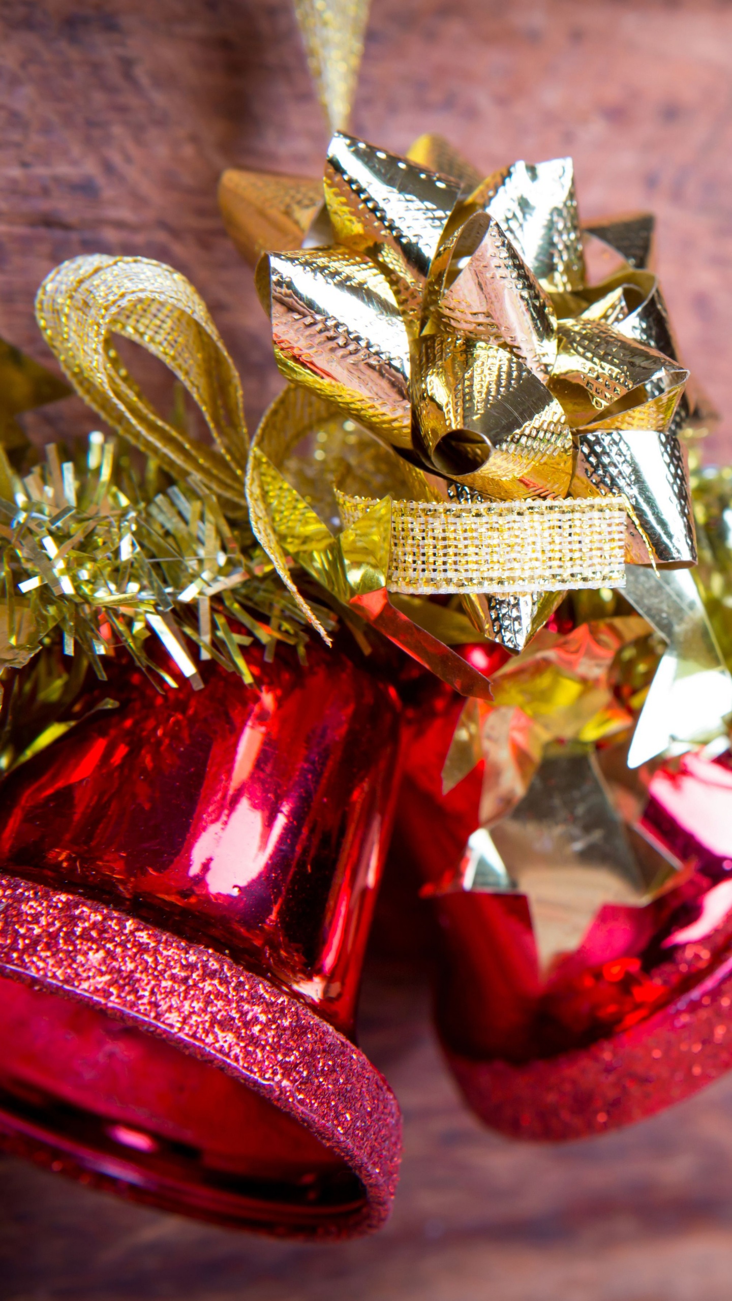 Обои колокольчик, Рождественский день, Дед Мороз, рождественский орнамент, Рождество в разрешении 1440x2560