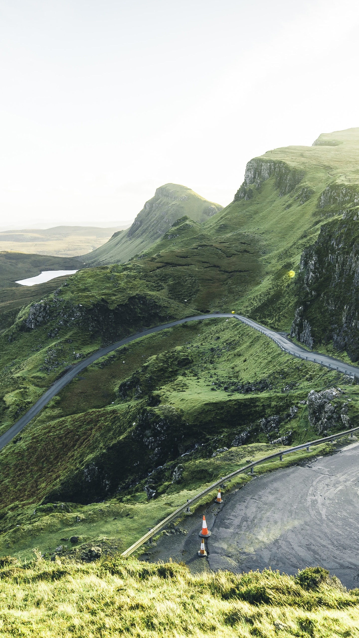 Обои гидроресурсы, гора, растение, облако, склон в разрешении 1440x2560